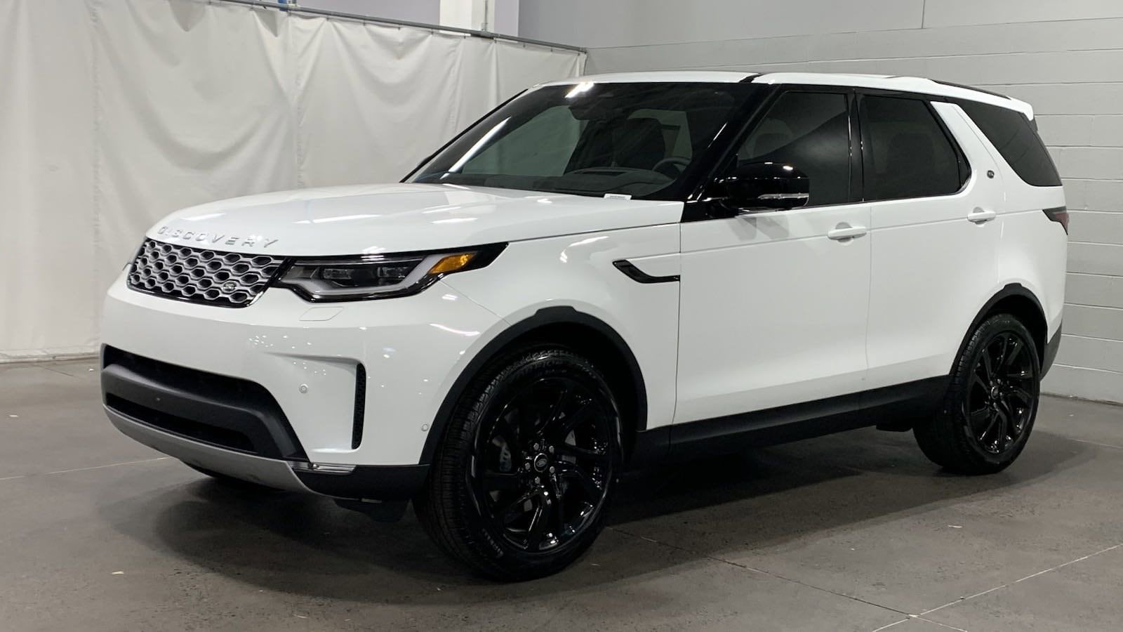 2025 Land Rover Discovery S's photo