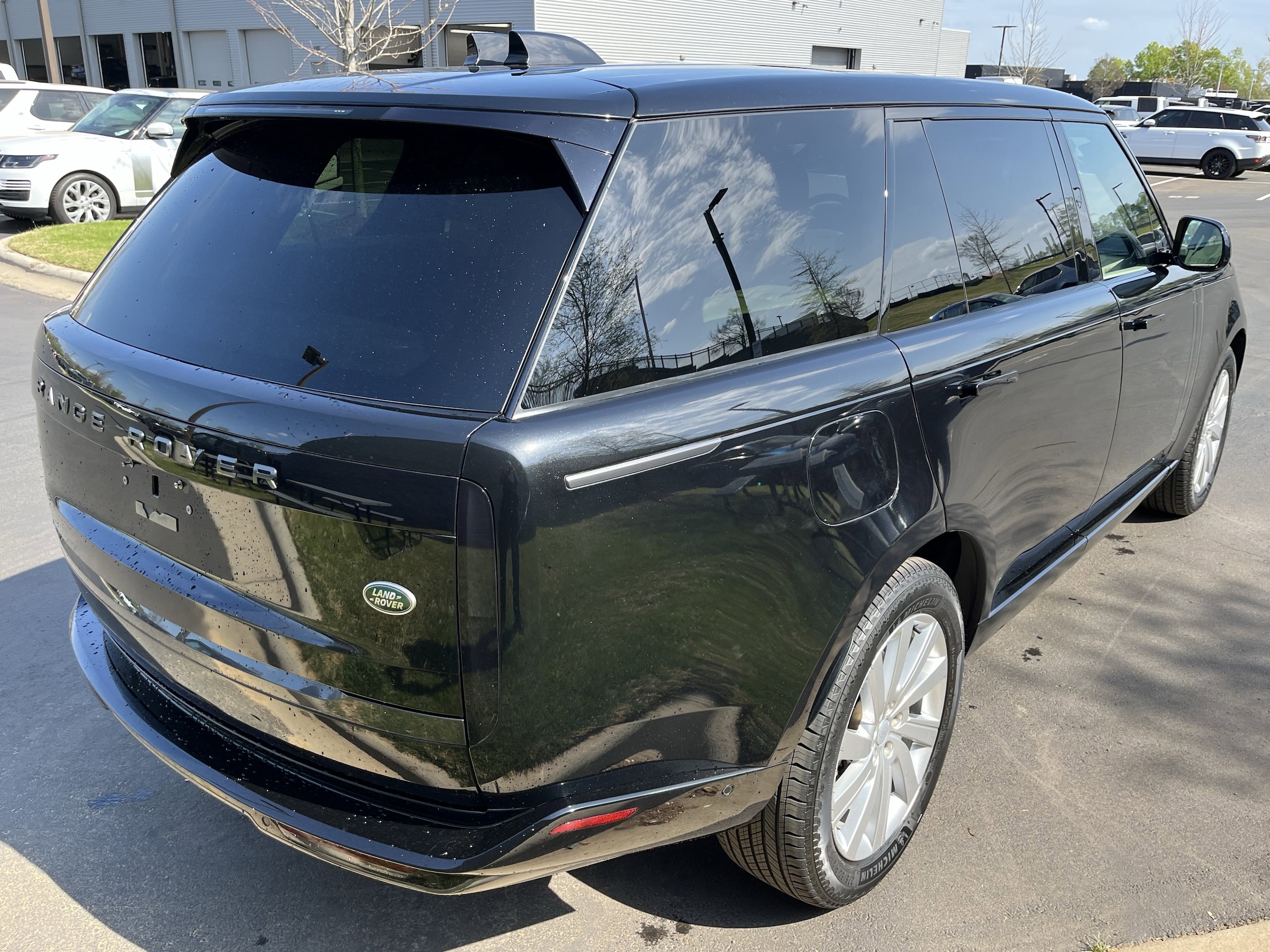 2023 Land Rover Range Rover SE photo 4