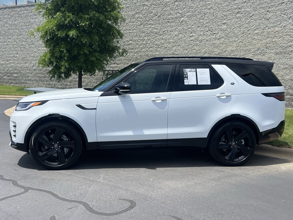 Certified 2025 Land Rover Discovery Dynamic SE SUV