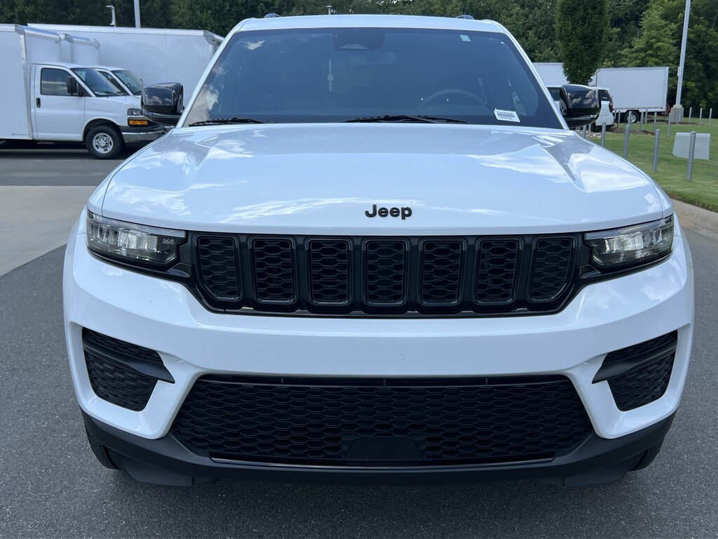 Used 2023 Jeep Grand Cherokee Altitude SUV