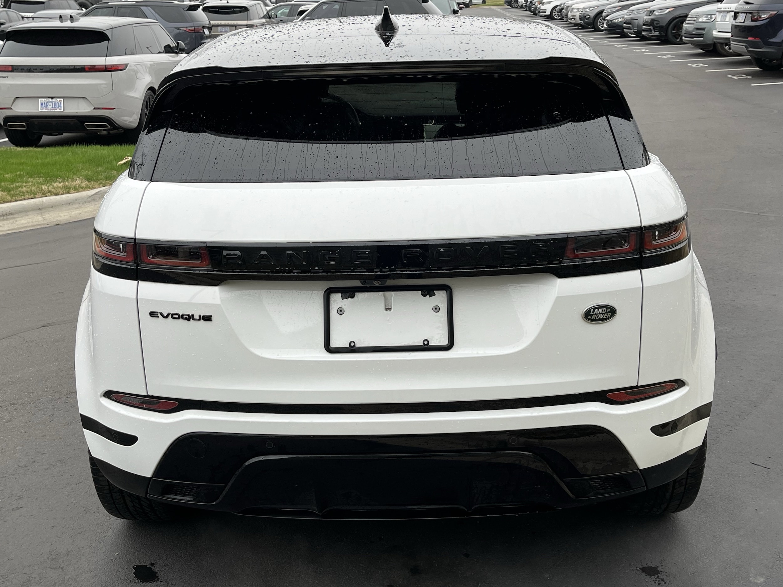 2023 Land Rover Range Rover Evoque R-Dynamic SE photo 4