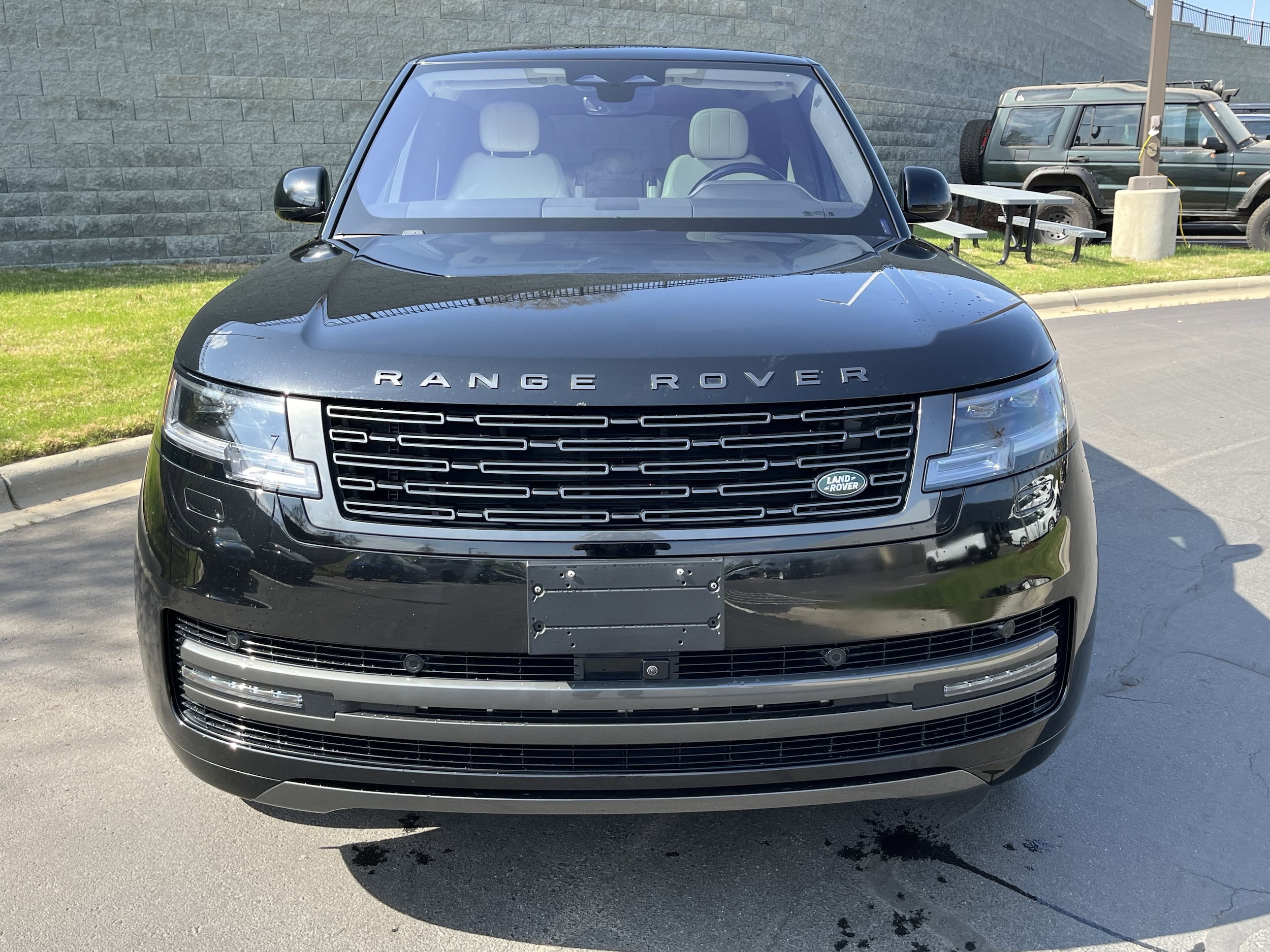 2023 Land Rover Range Rover SE photo 3