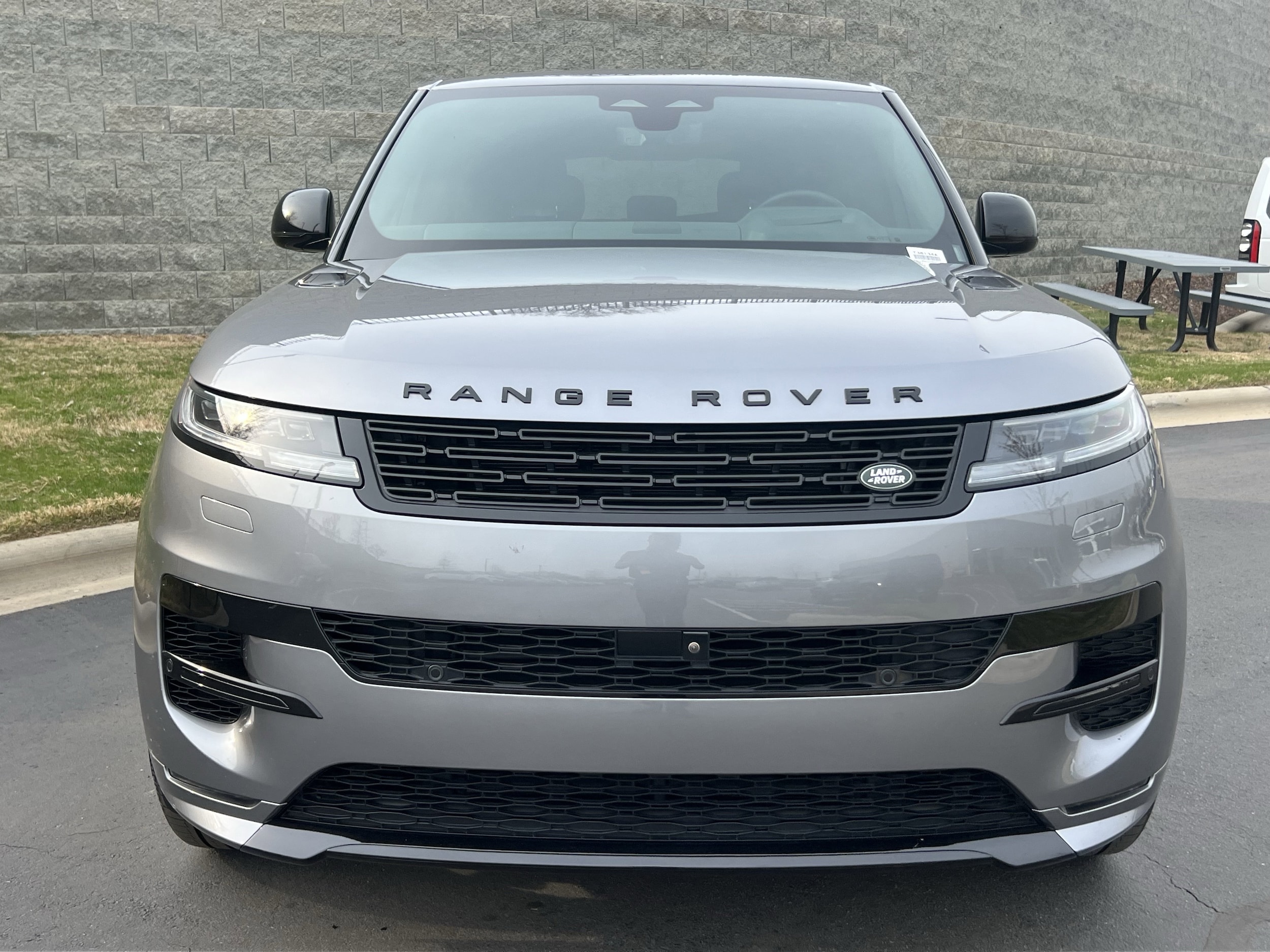 2025 Land Rover Range Rover Sport P530 Autobiography photo 3