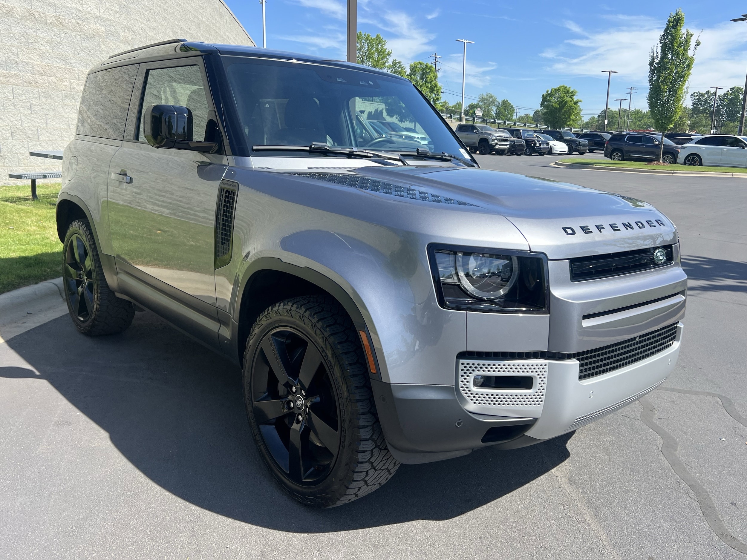2023 Land Rover Defender 90 SE AWD photo 3
