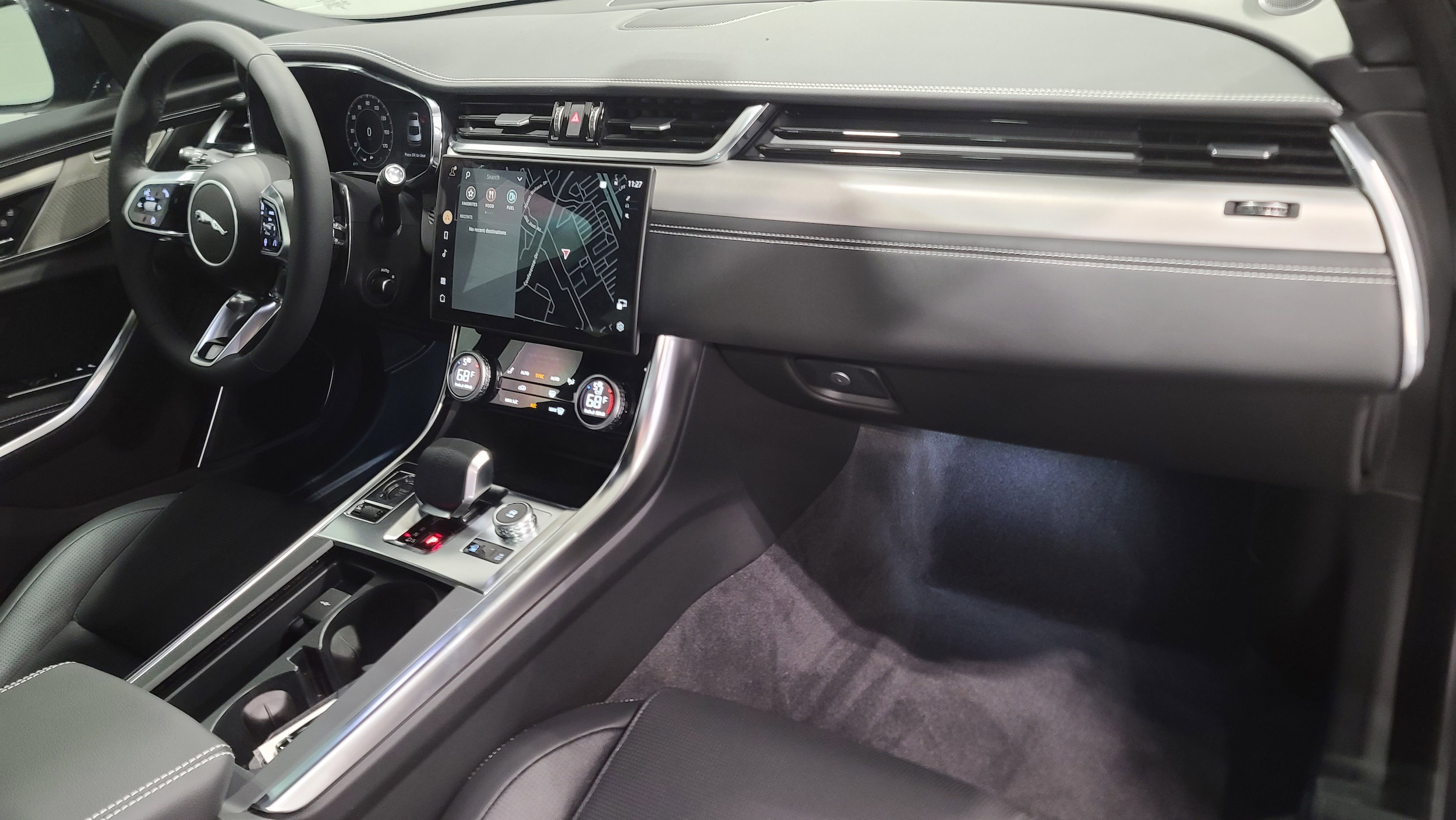 2024 Jaguar XF R-Dynamic SE photo 3