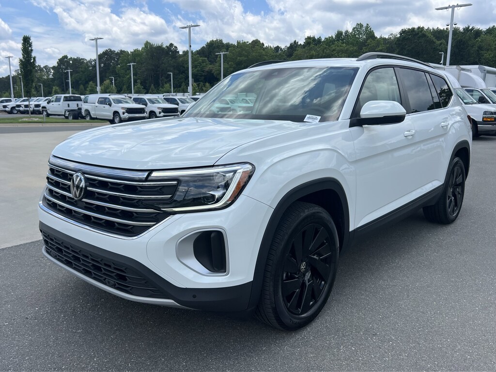 Used 2024 Volkswagen Atlas 2.0T SE w/Technology SUV