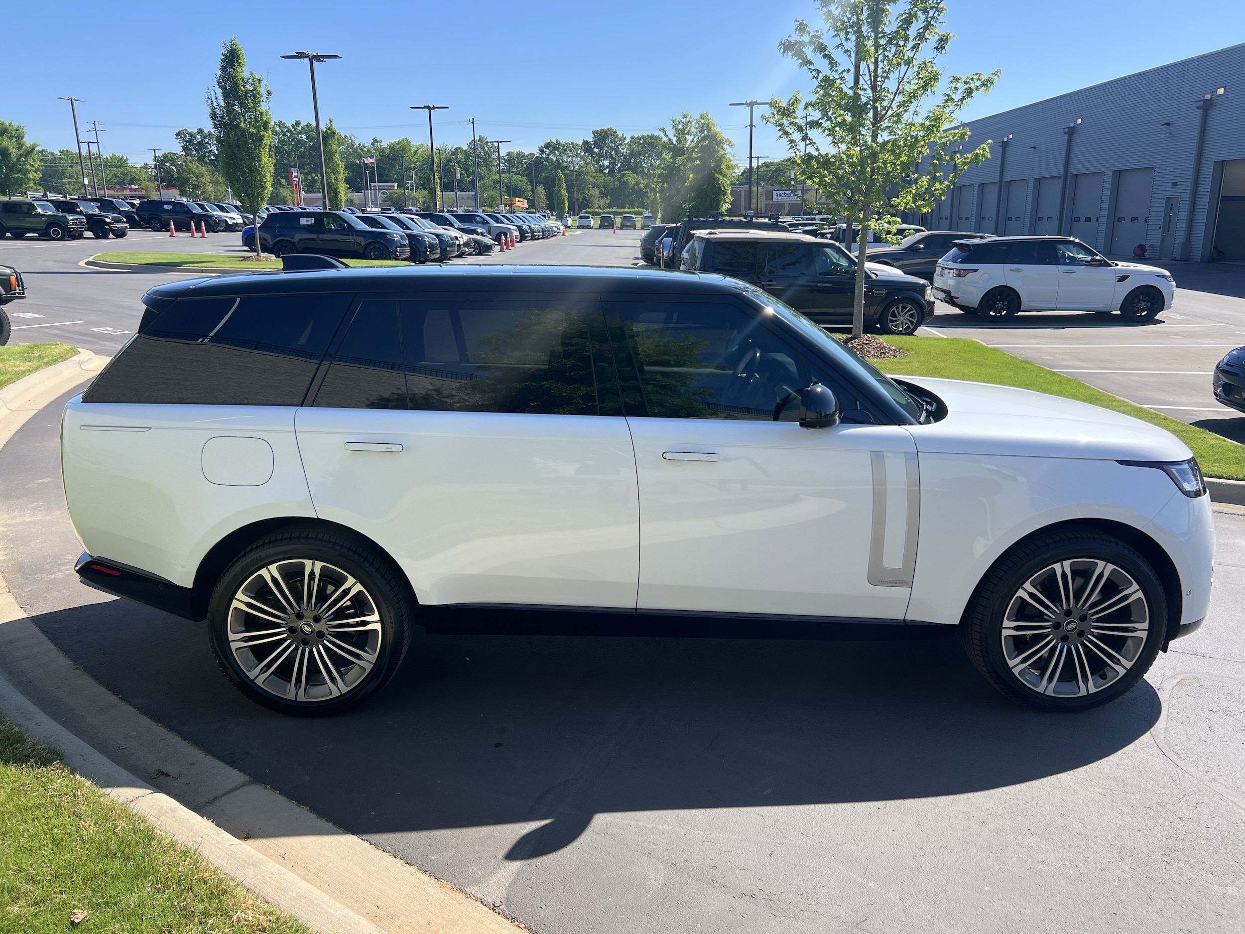 2024 Land Rover Range Rover Autobiography photo 6