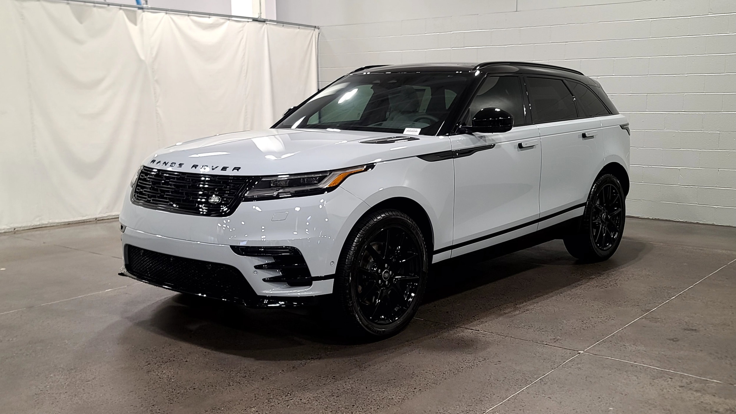 2026 Land Rover Range Rover Velar P250 Dynamic SE's photo