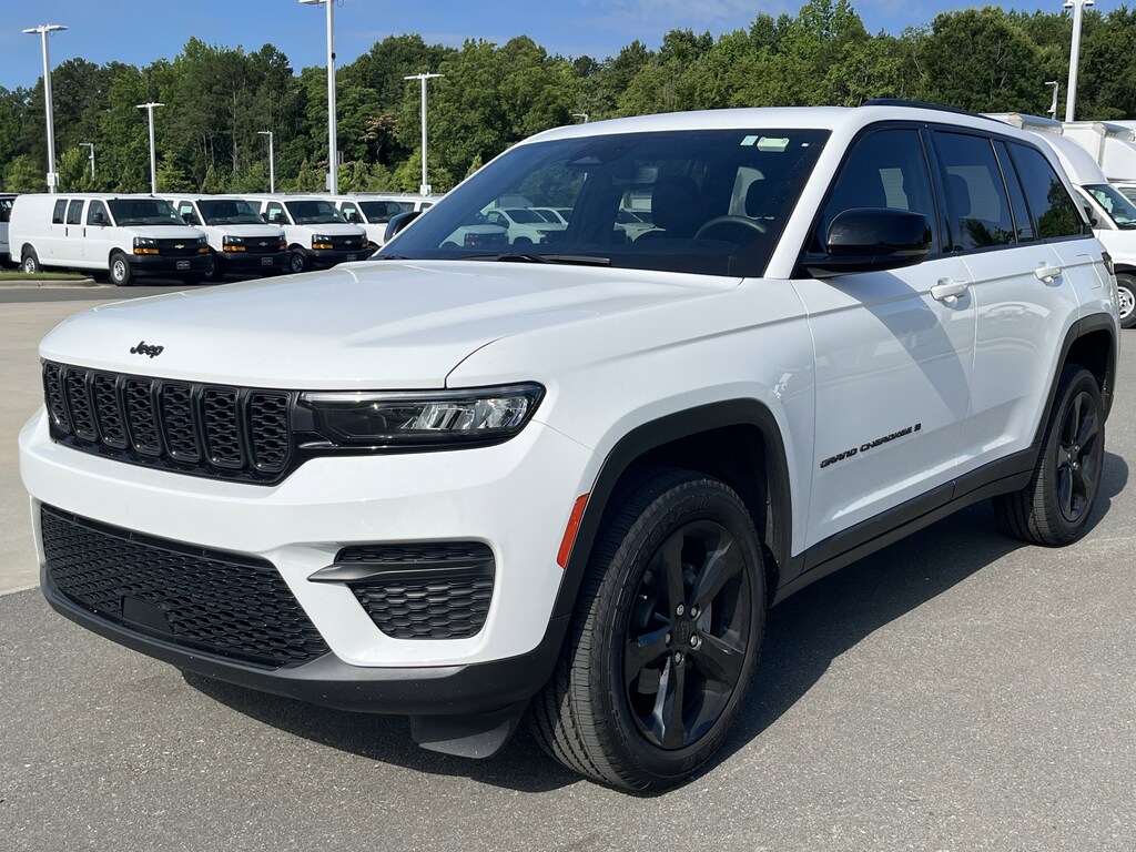 Used 2023 Jeep Grand Cherokee Altitude SUV