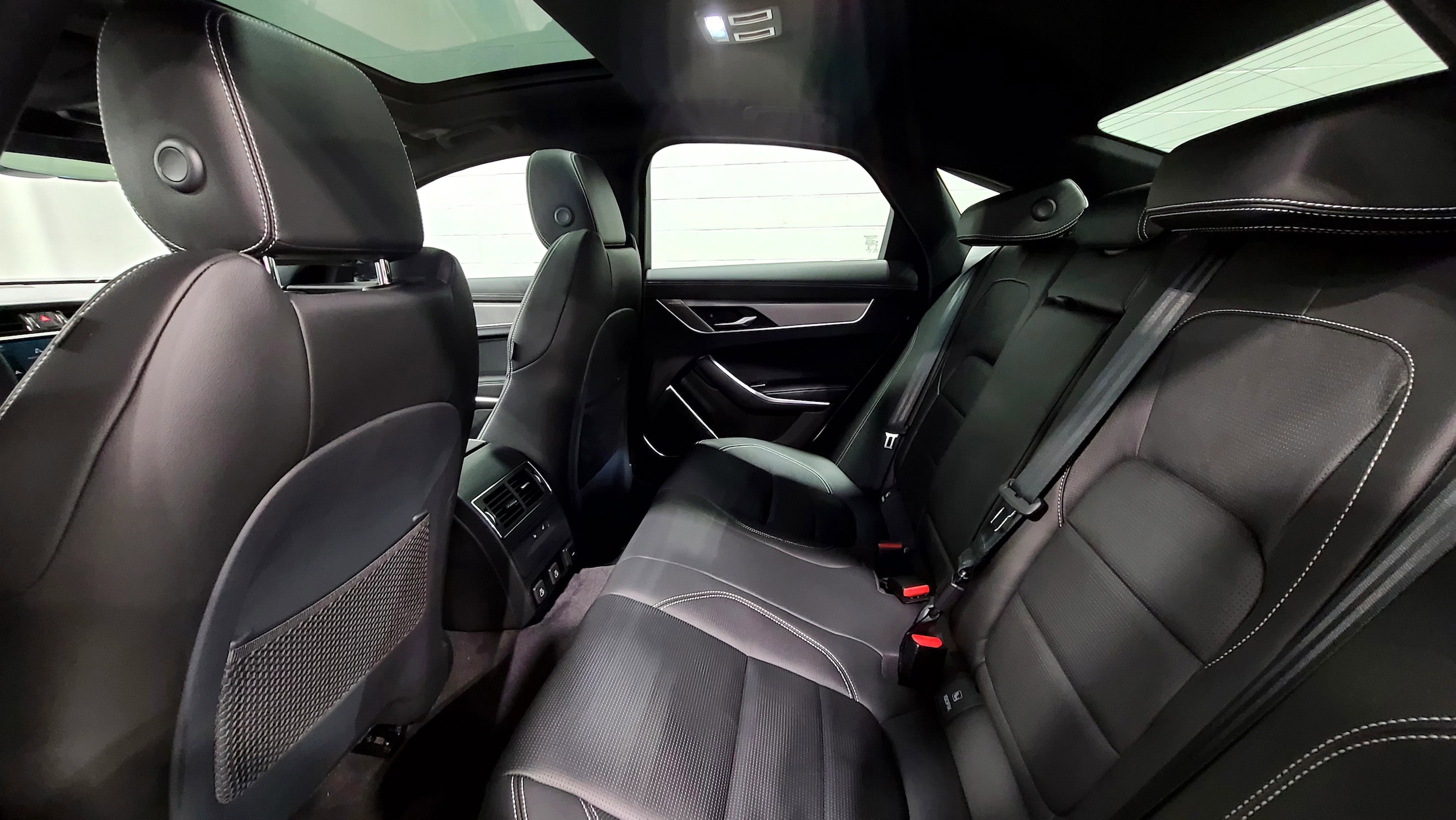 2024 Jaguar XF R-Dynamic SE photo 5