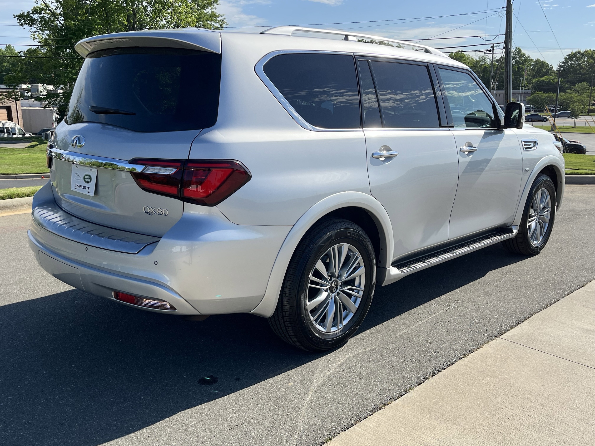 2020 INFINITI QX80 LUXE photo 3