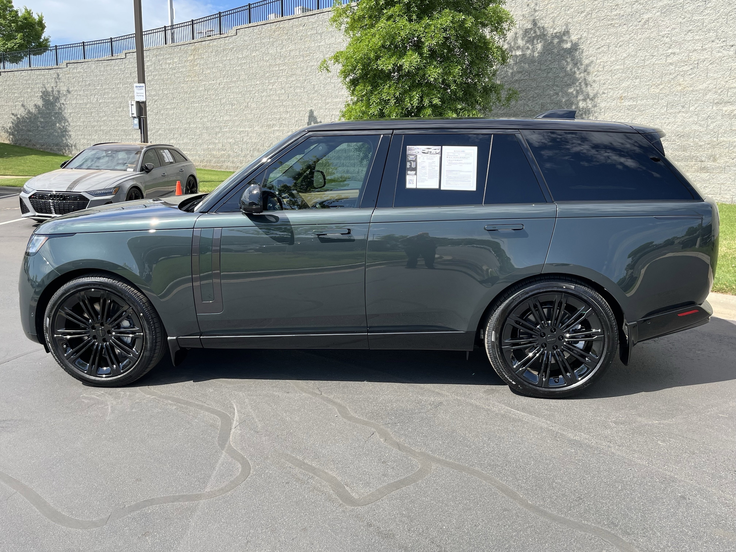 2026 Land Rover Range Rover SE photo 2