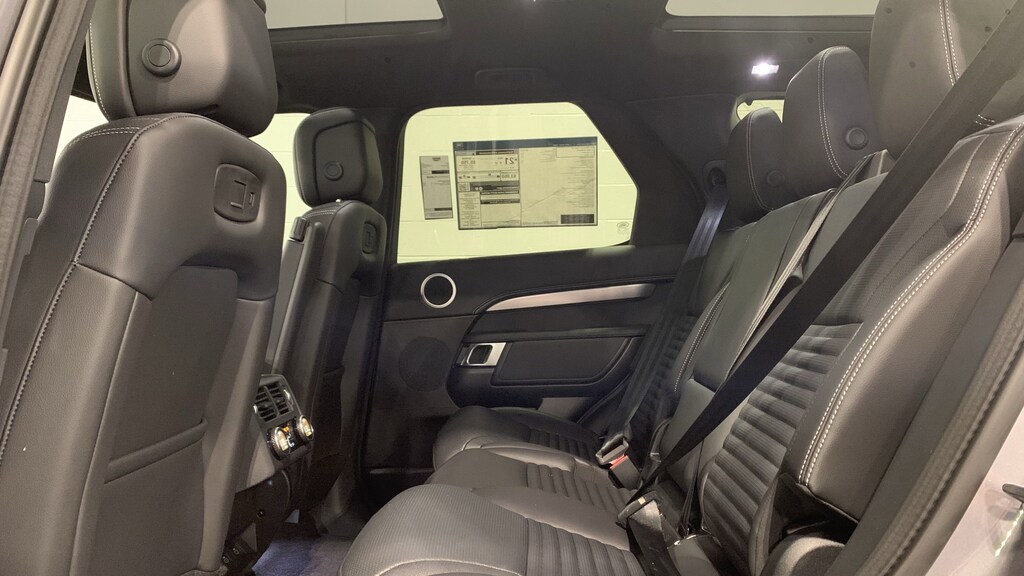 Used 2025 Land Rover Discovery Dynamic SE SUV