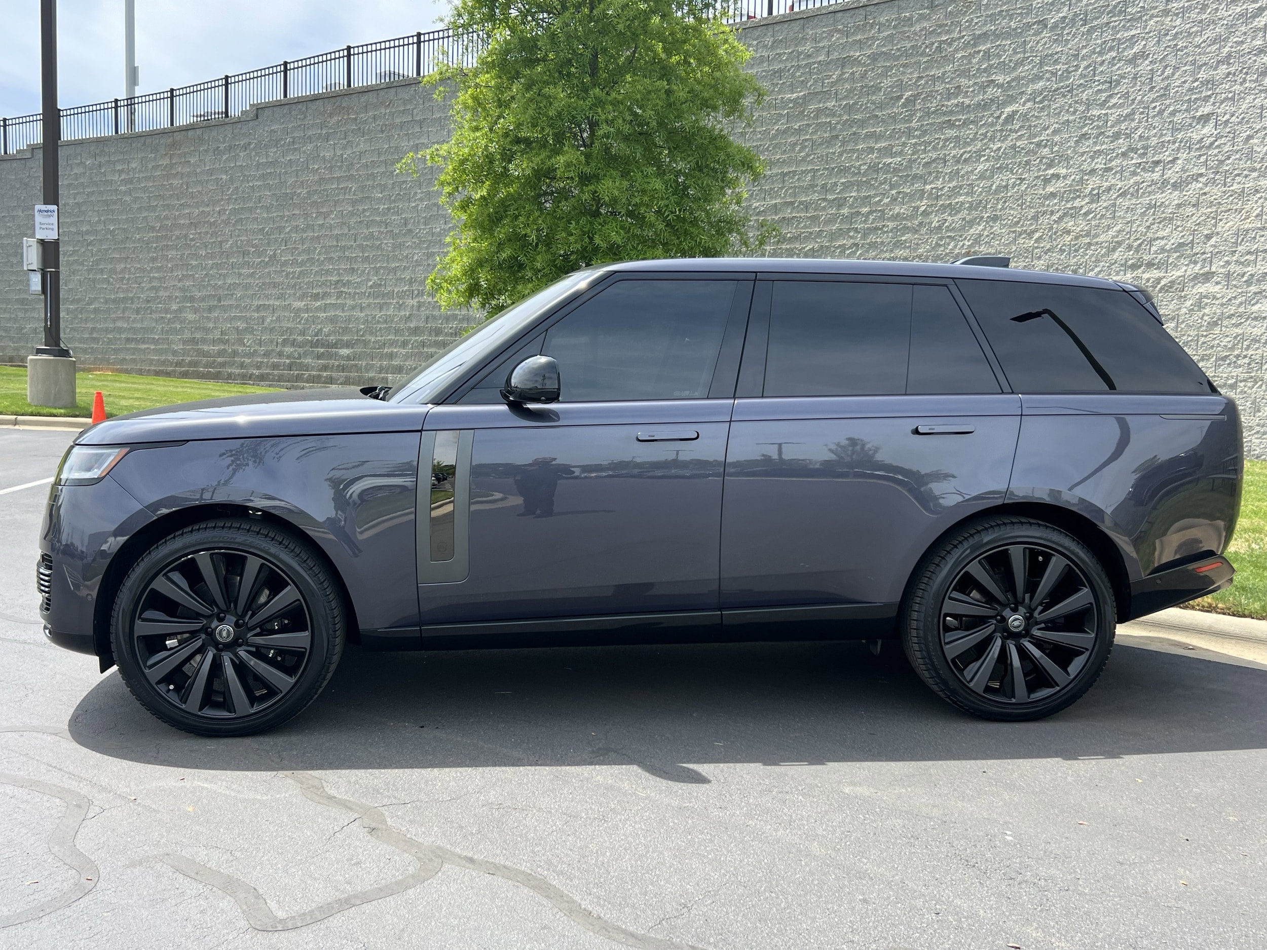 2023 Land Rover Range Rover SV photo 2
