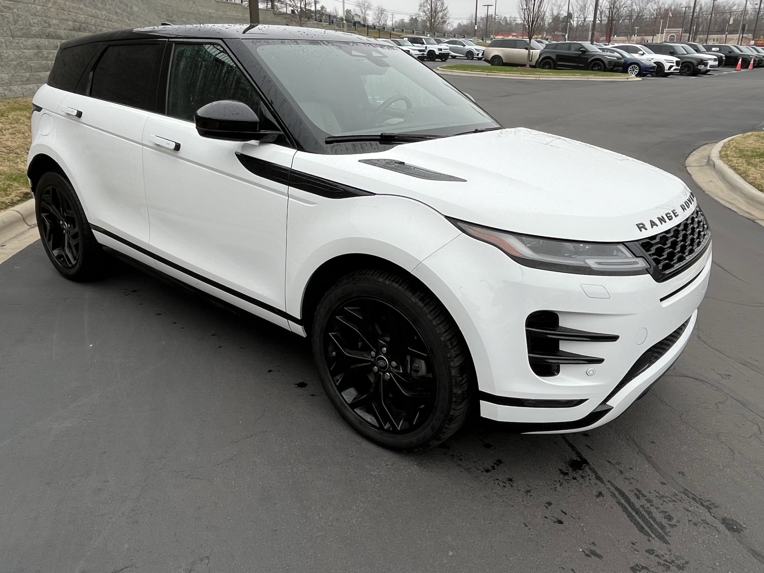 2023 Land Rover Range Rover Evoque R-Dynamic SE photo 3