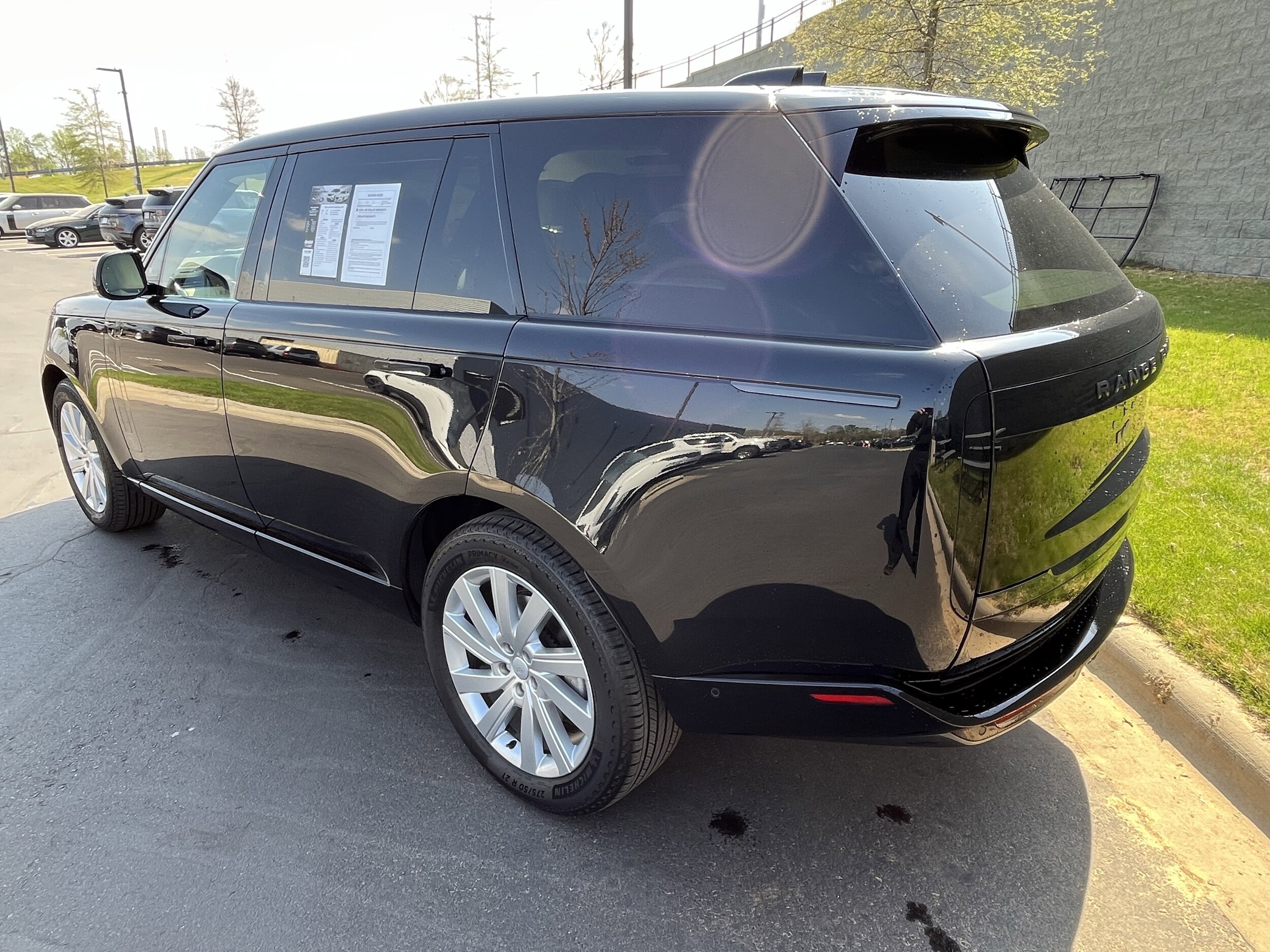 2023 Land Rover Range Rover SE photo 2