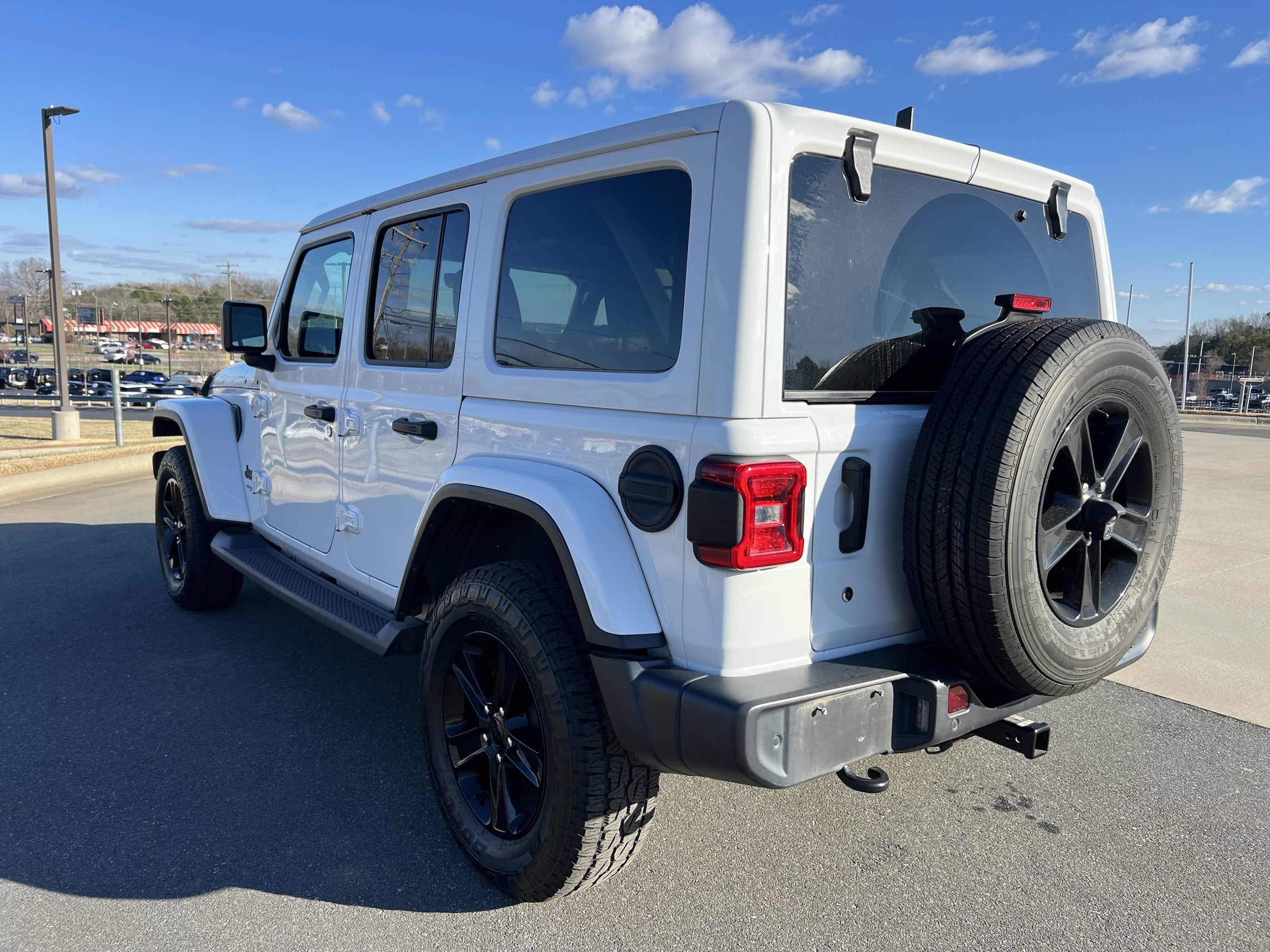 2020 Jeep Wrangler Unlimited Sahara Altitude photo 5