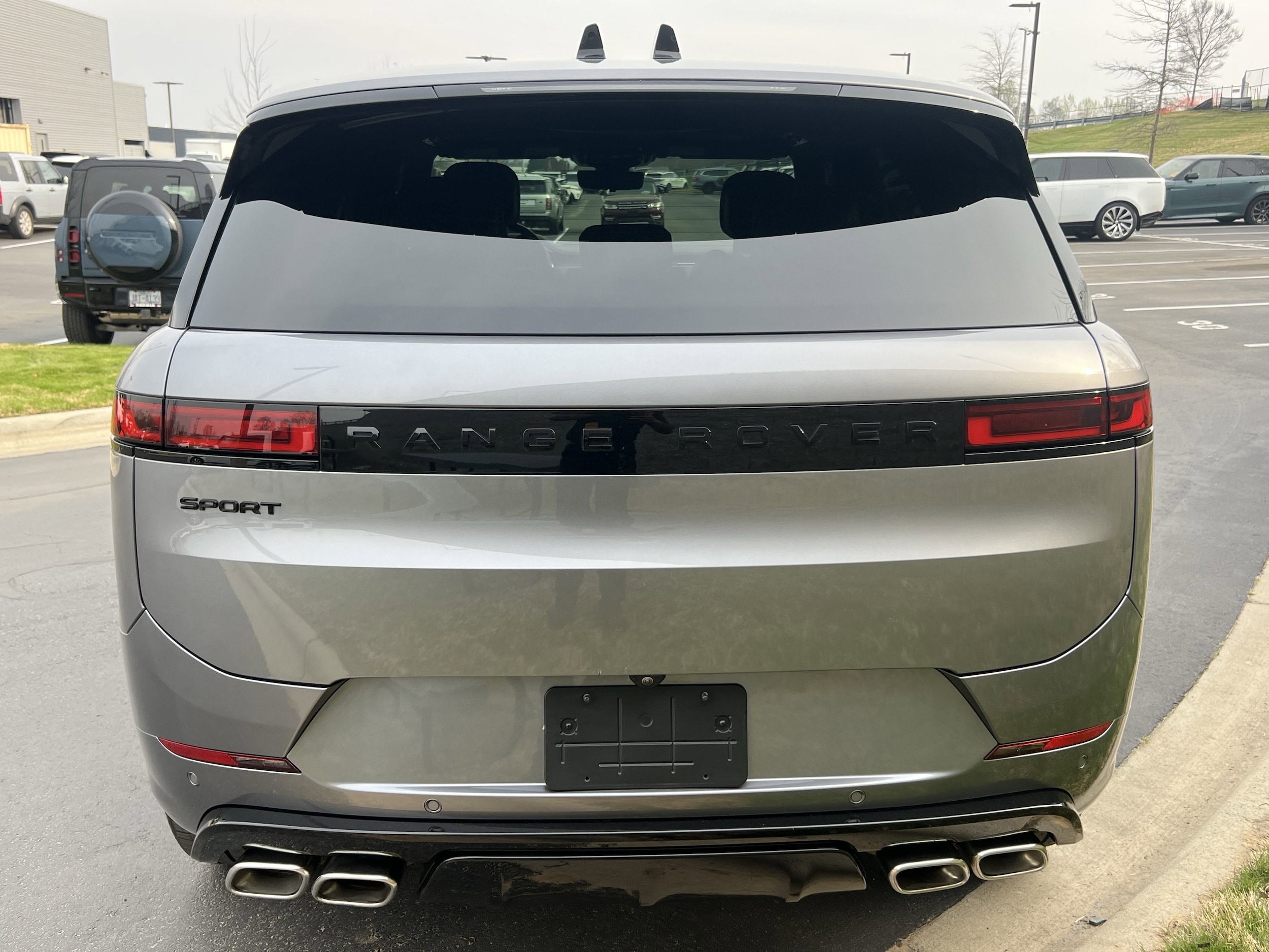 2025 Land Rover Range Rover Sport P530 Autobiography photo 4