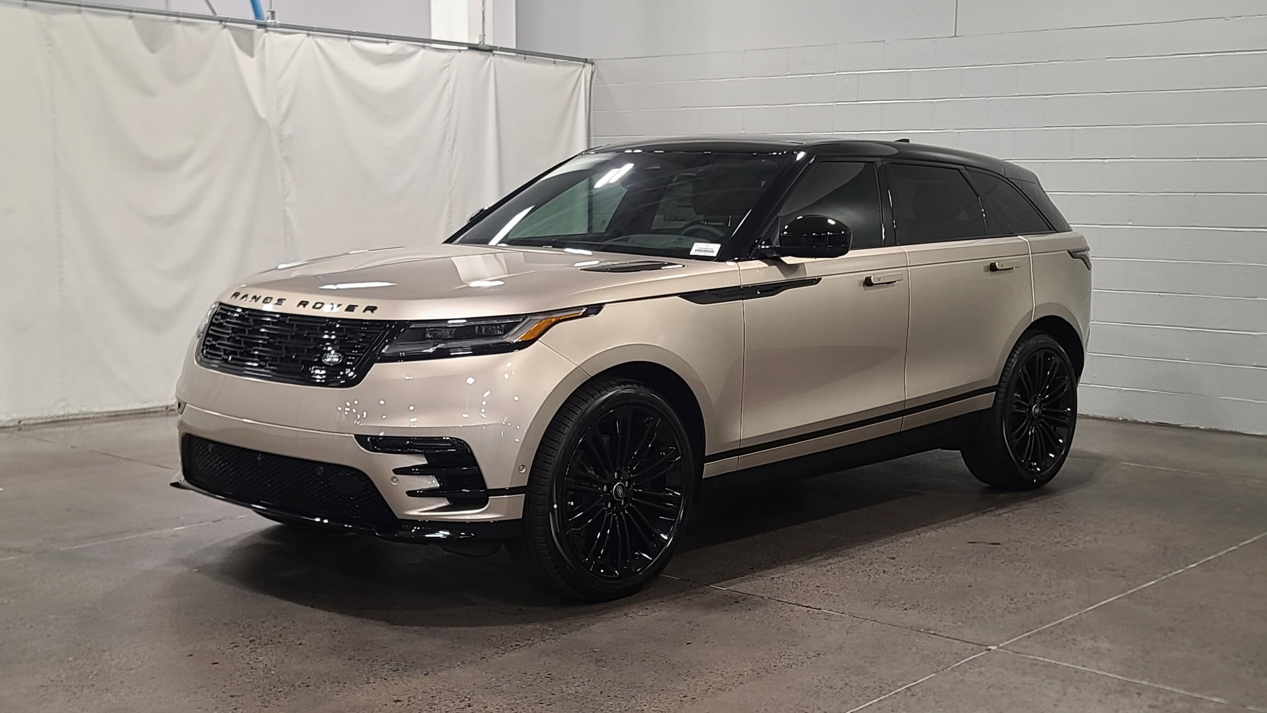 2026 Land Rover Range Rover Velar P250 Dynamic SE's photo