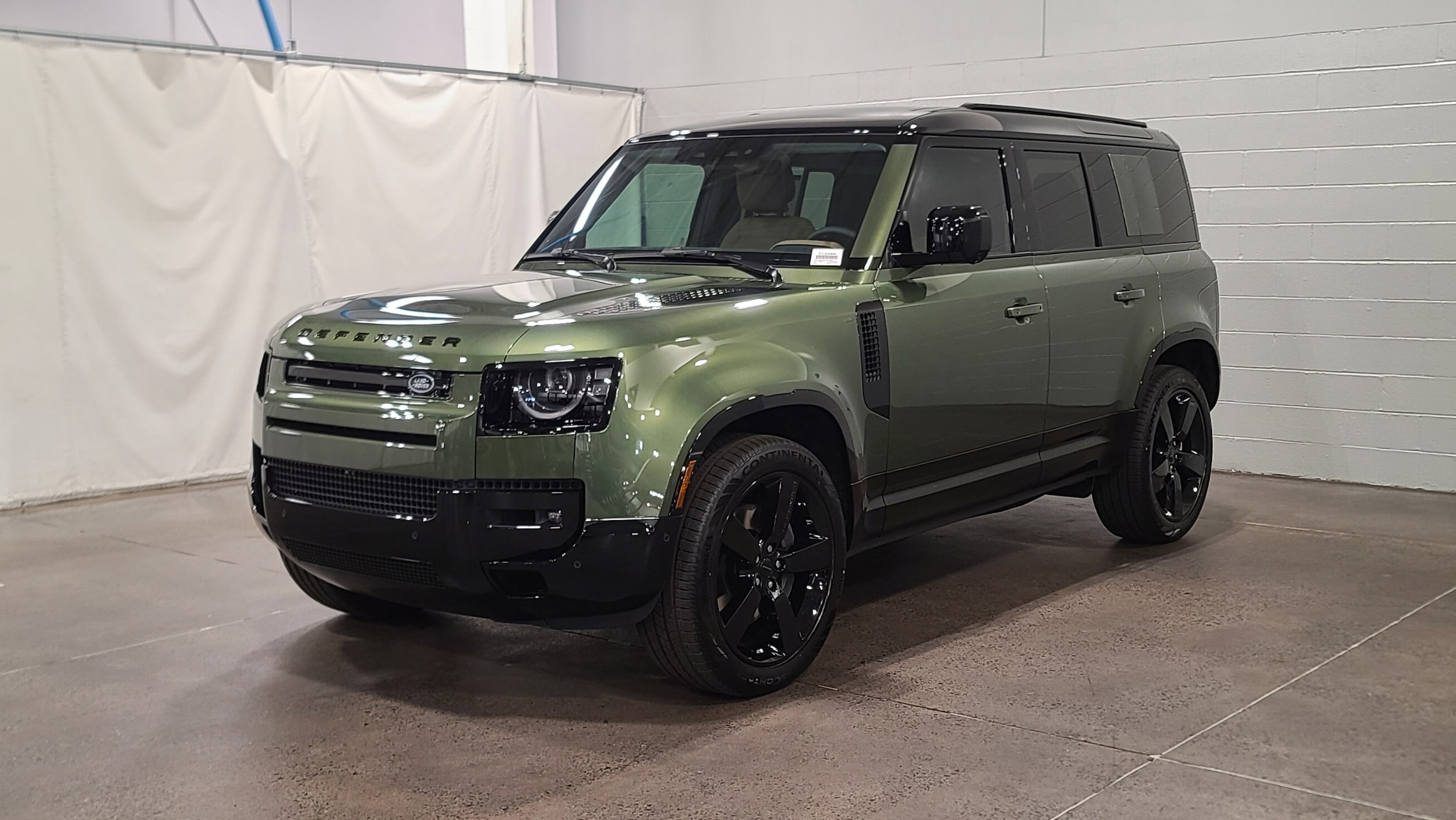 2026 Land Rover Defender 110 X-Dynamic SE P400's photo