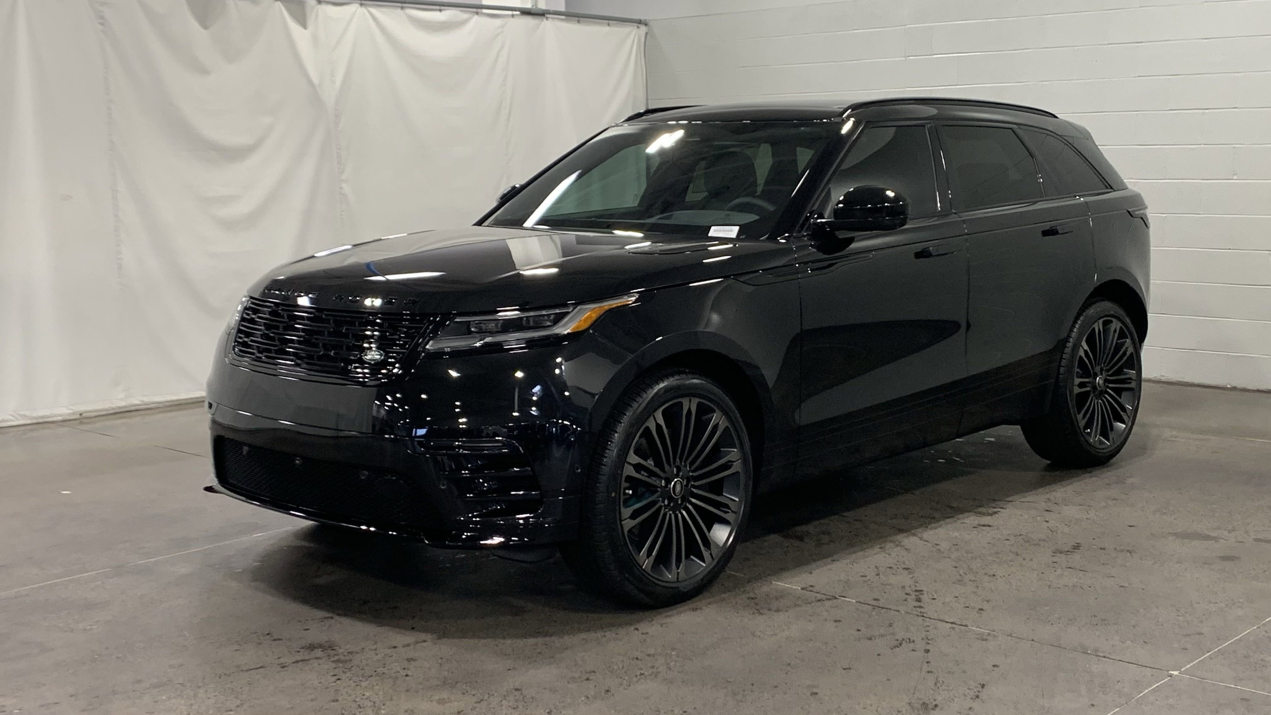2026 Land Rover Range Rover Velar P250 Dynamic SE's photo
