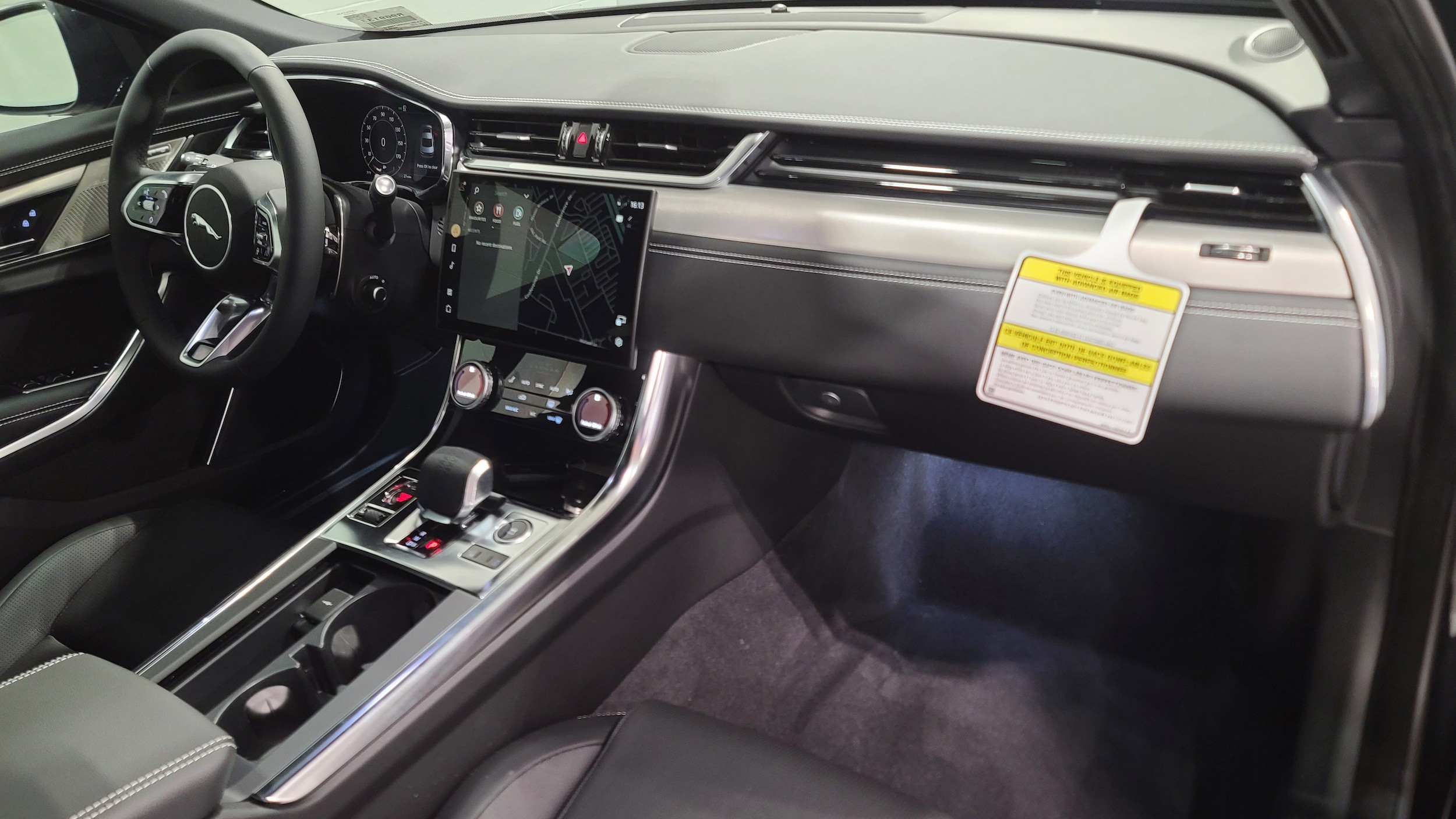 2024 Jaguar XF R-Dynamic SE photo 3