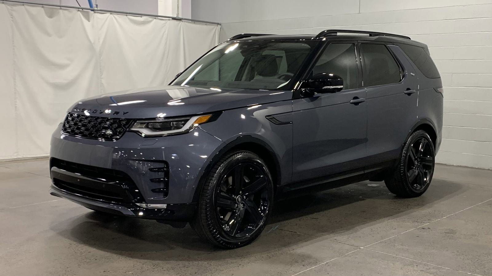 2025 Land Rover Discovery Dynamic SE's photo