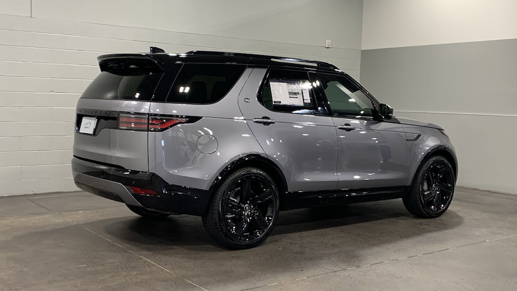 Used 2025 Land Rover Discovery Dynamic SE SUV