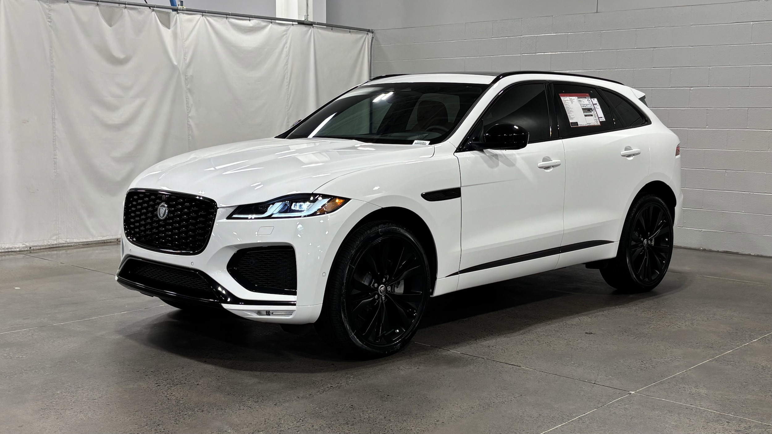 2026 Jaguar F-PACE P400 R-Dynamic S's photo