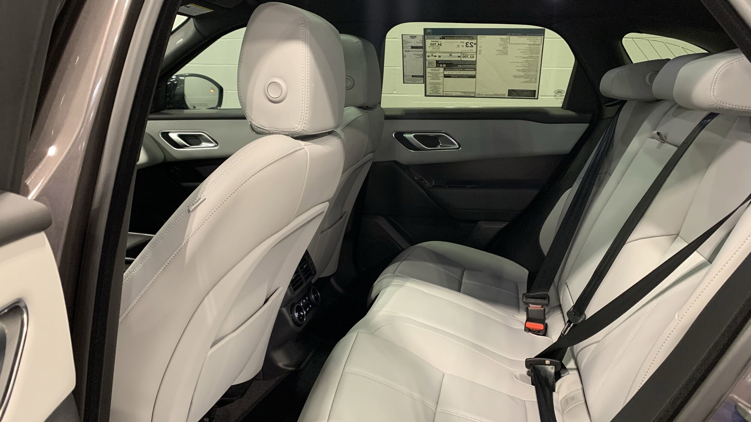 2026 Land Rover Range Rover Velar Dynamic SE photo 5