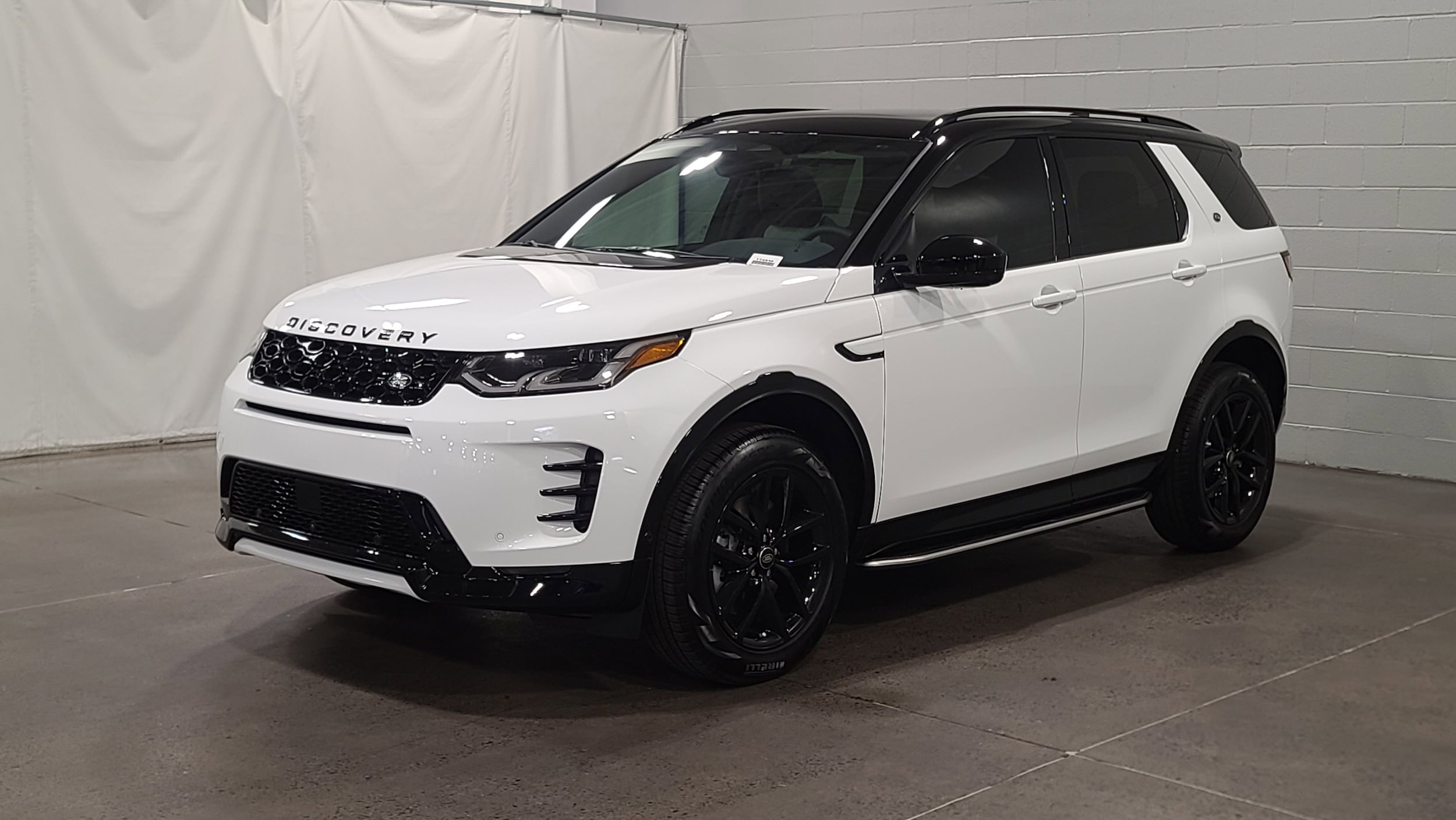 2026 Land Rover Discovery Sport 2.0 Landmark Edition's photo
