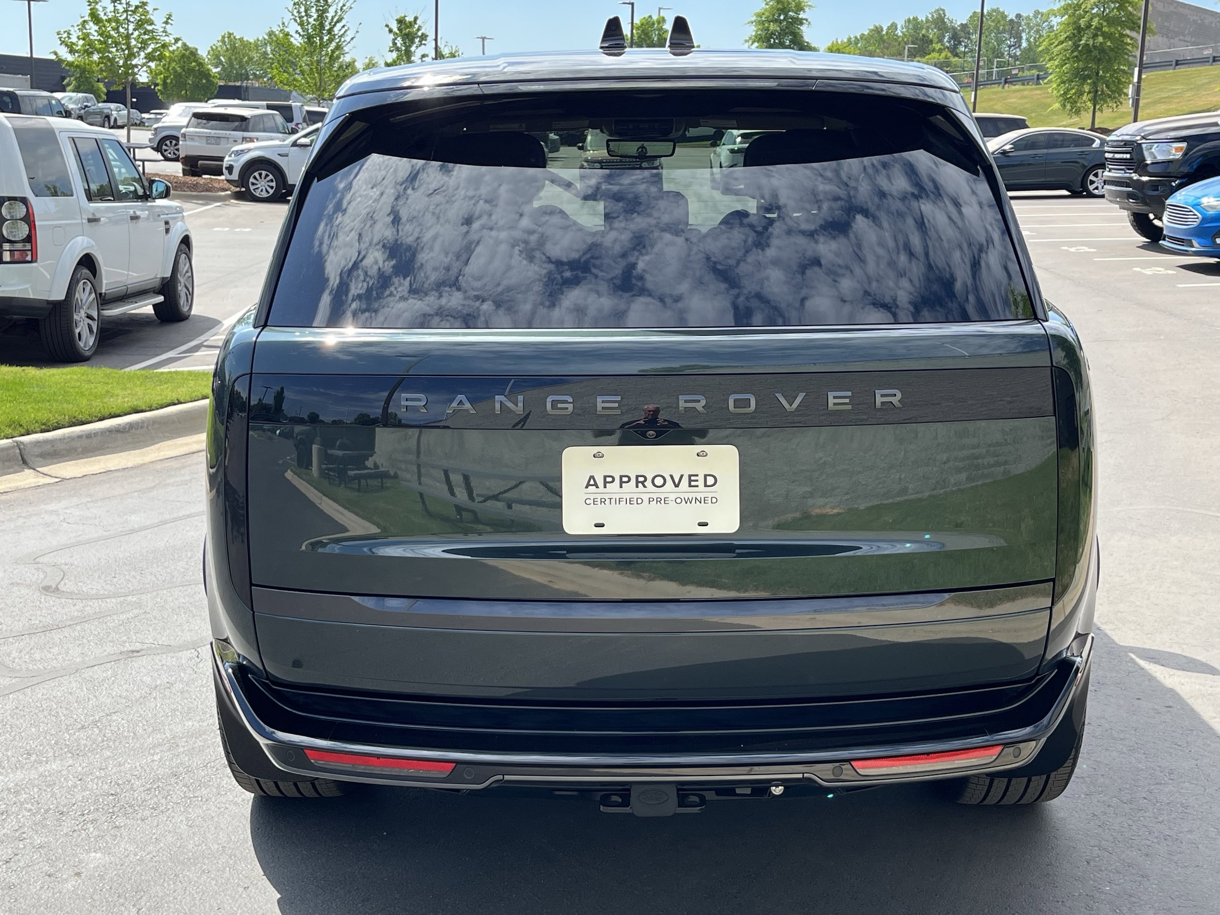 2026 Land Rover Range Rover SE photo 4