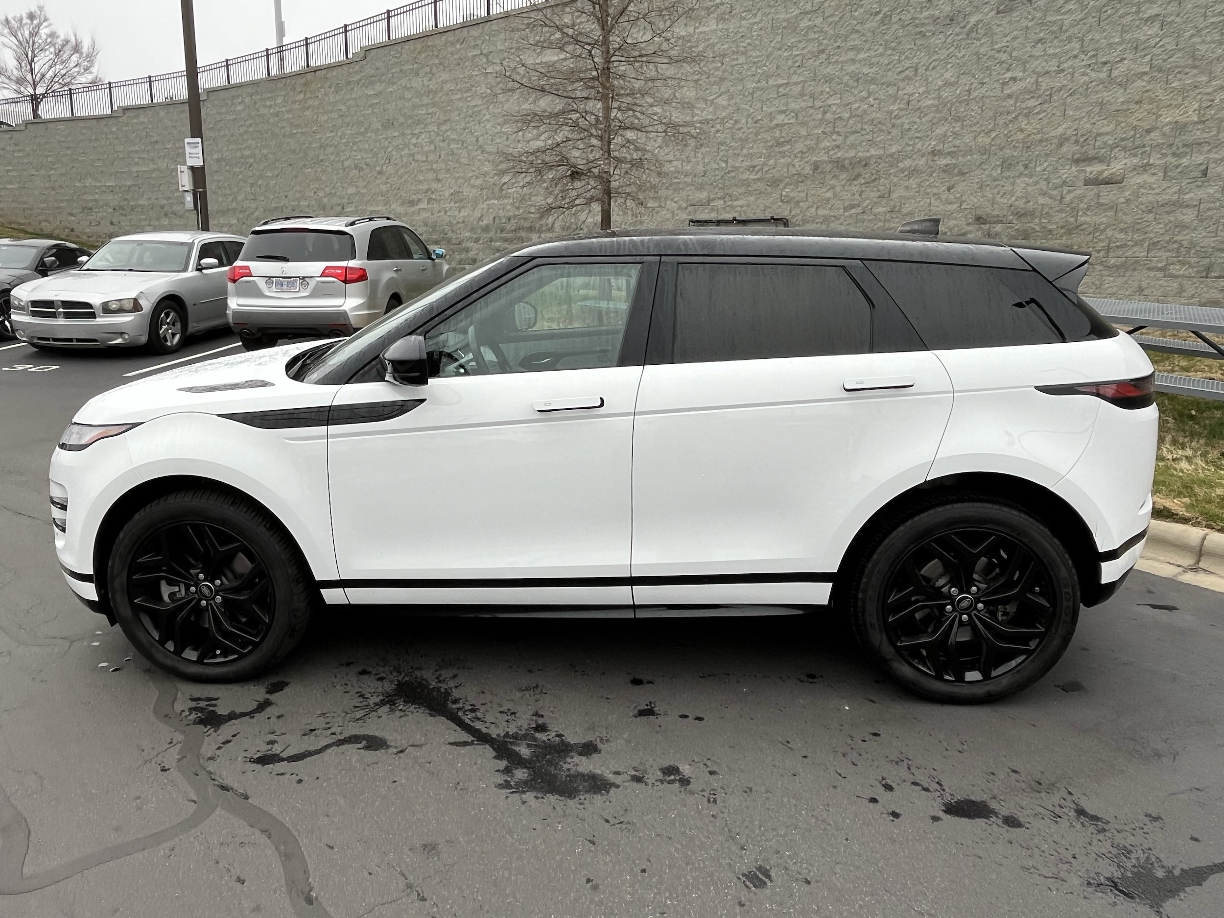 2023 Land Rover Range Rover Evoque R-Dynamic SE photo 2