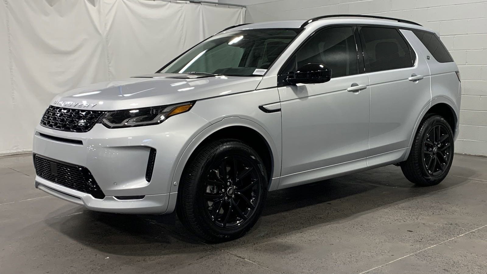 2025 Land Rover Discovery Sport S's photo