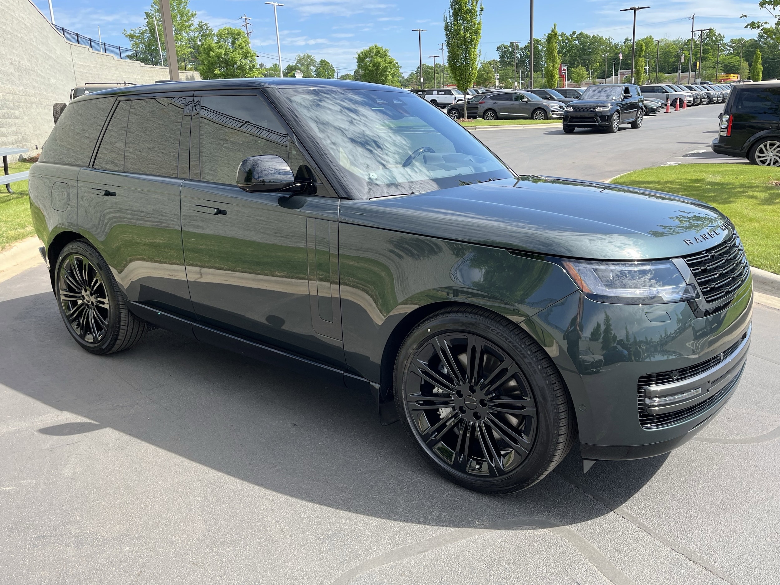 2026 Land Rover Range Rover SE photo 3