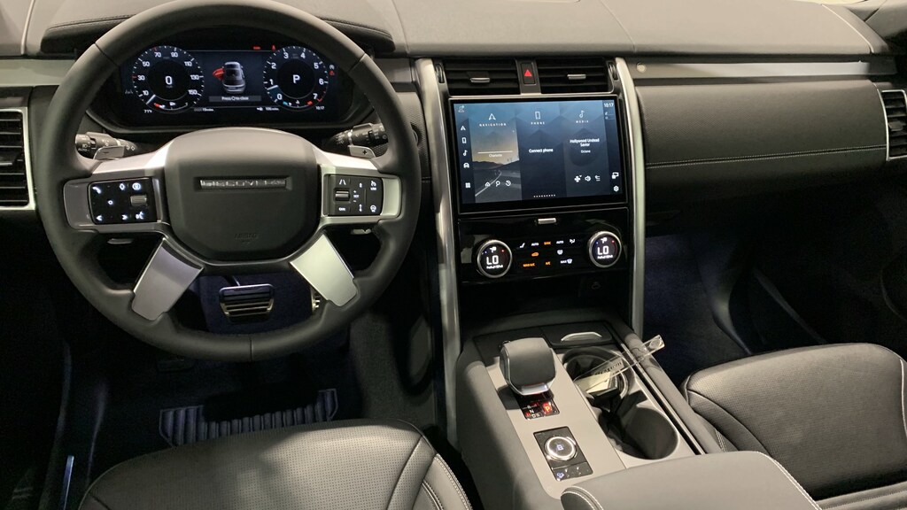 Used 2025 Land Rover Discovery Dynamic SE SUV