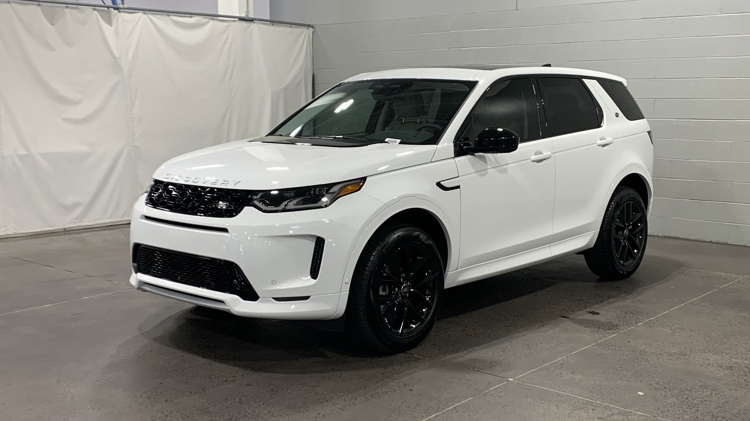 2025 Land Rover Discovery Sport S's photo