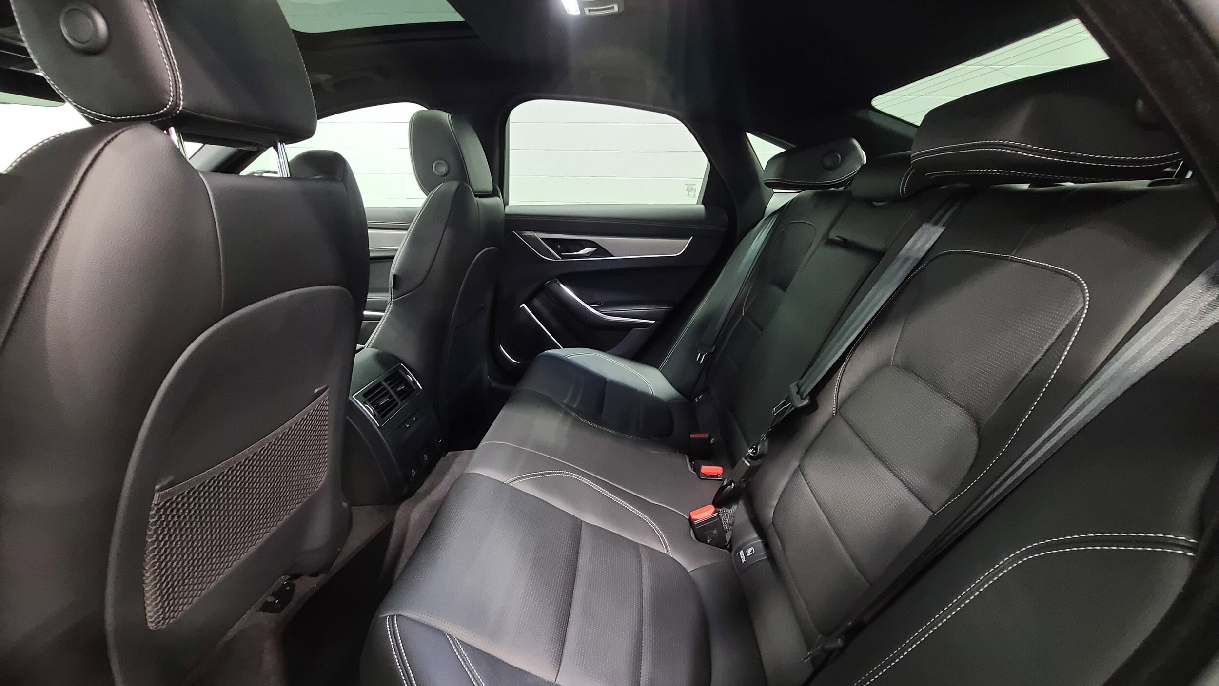 2024 Jaguar XF R-Dynamic SE photo 5