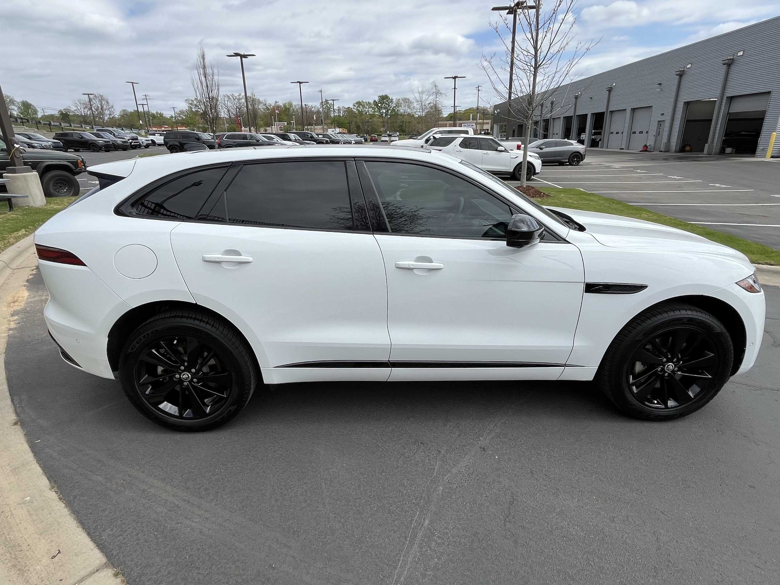 2025 Jaguar F-PACE R-Dynamic S photo 6