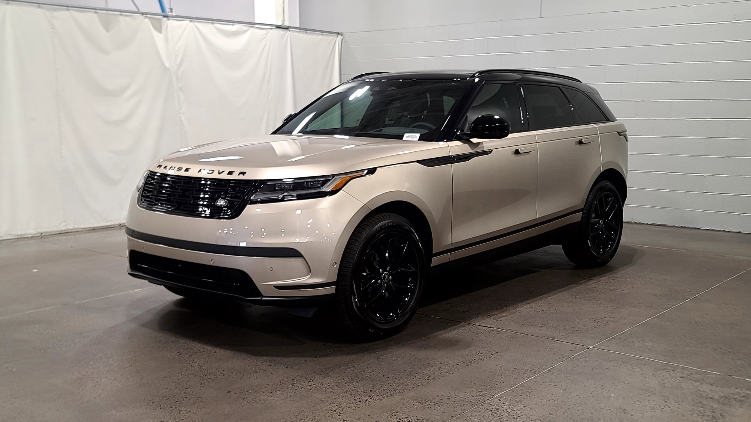 2026 Land Rover Range Rover Velar P250 S's photo