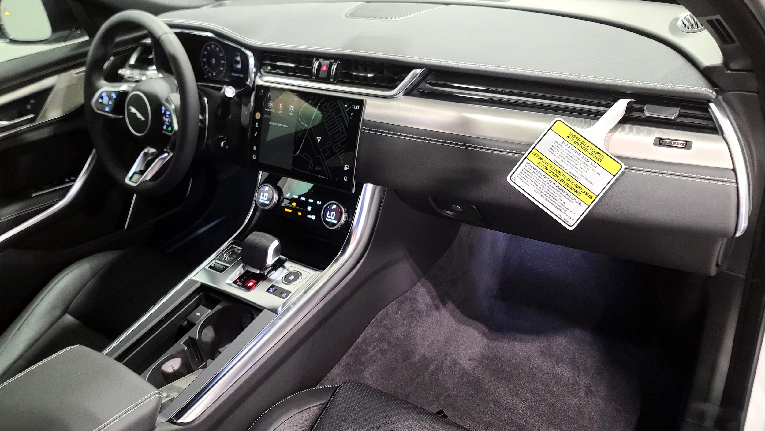 2024 Jaguar XF R-Dynamic SE photo 3