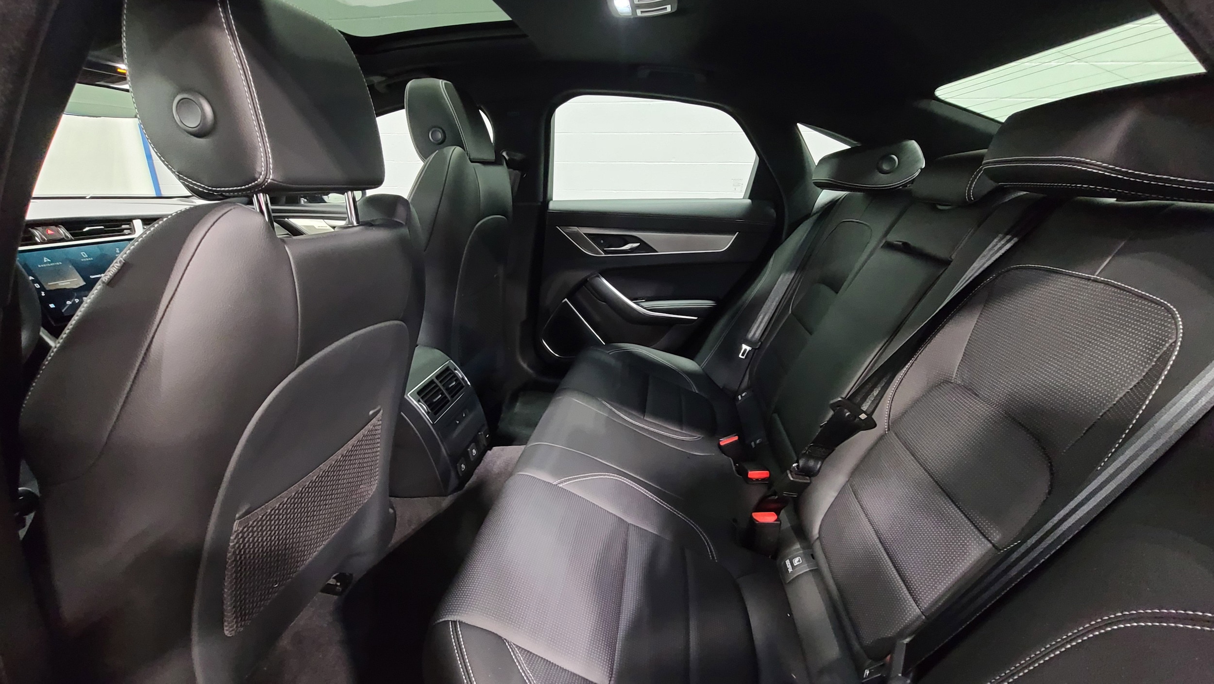 2024 Jaguar XF R-Dynamic SE photo 5