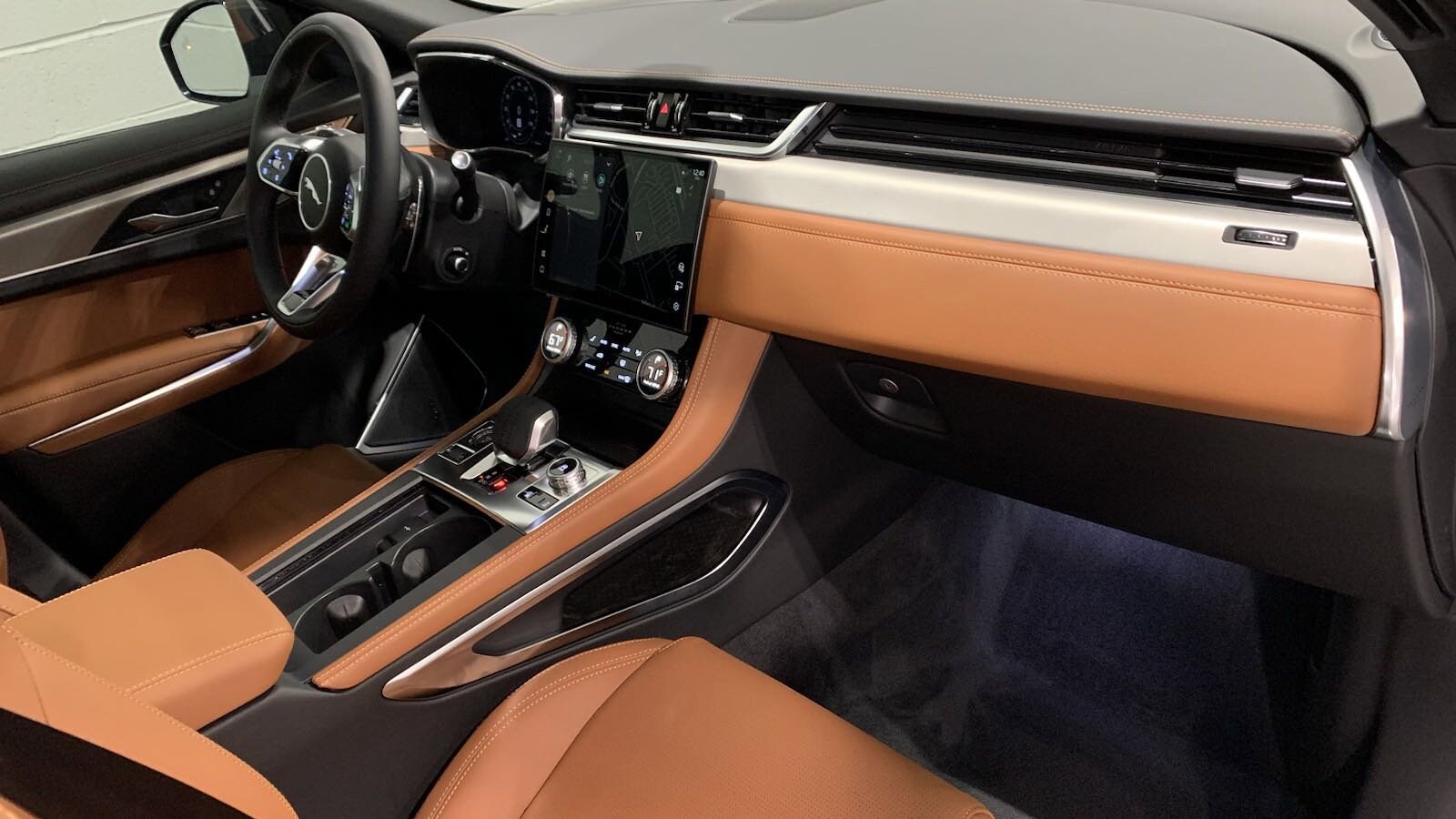 2025 Jaguar F-PACE P250 R-Dynamic S photo 2