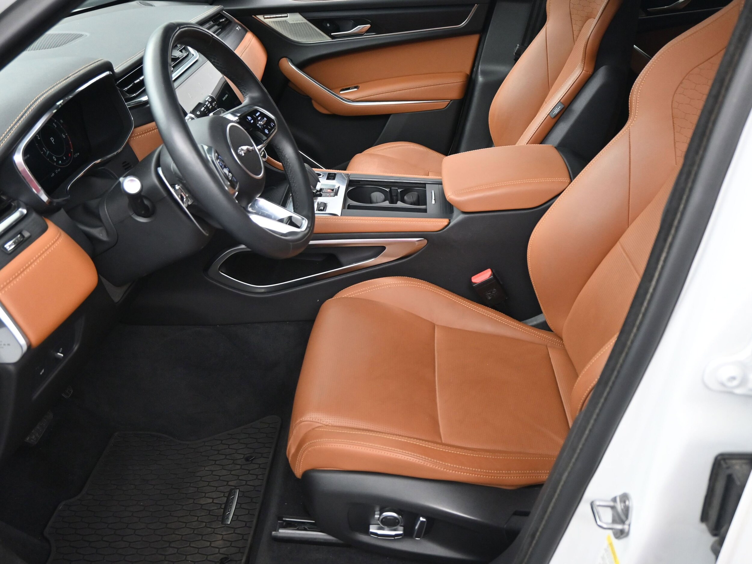 2024 Jaguar F-PACE R-Dynamic S P250 photo 3