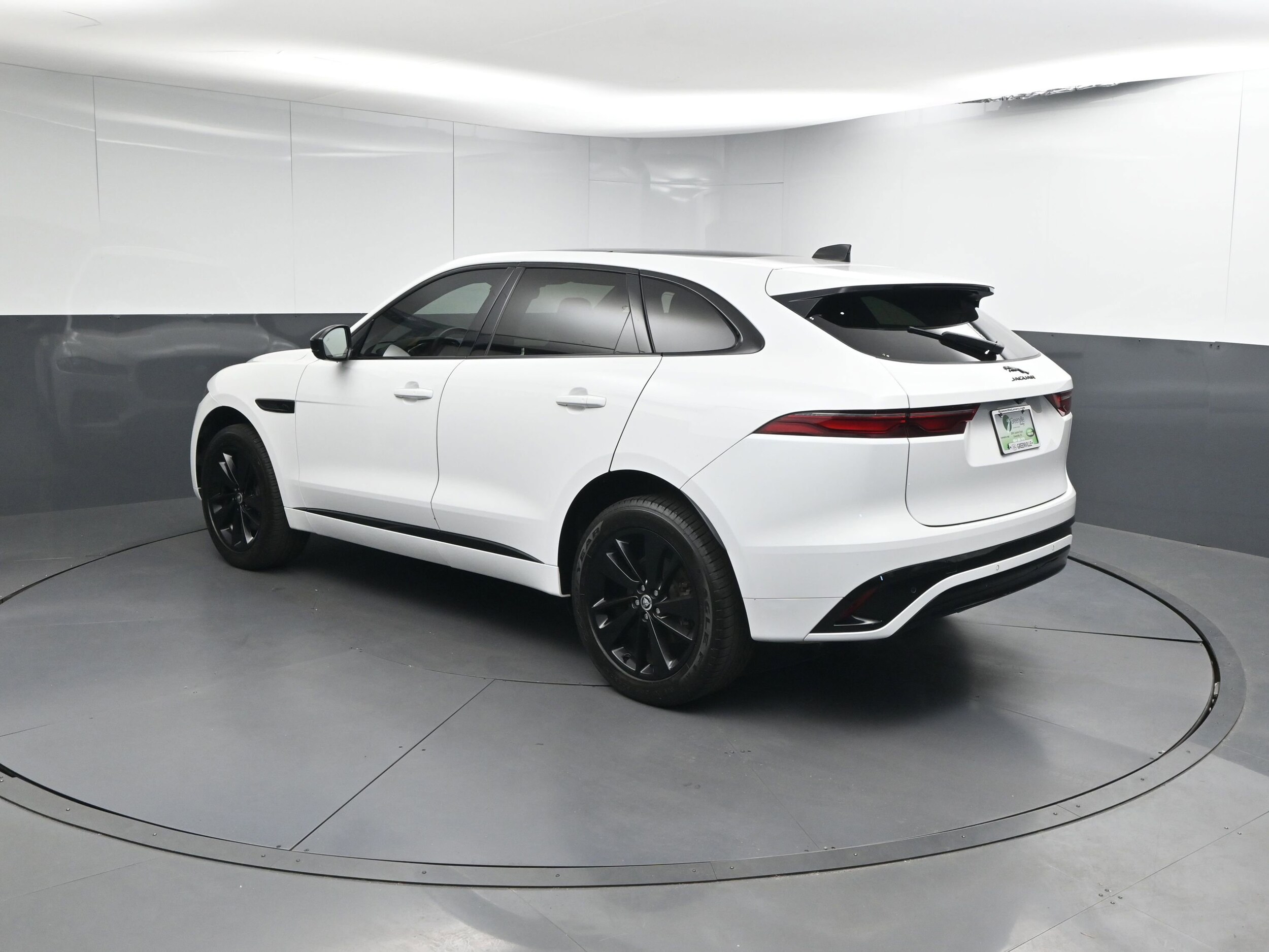 2024 Jaguar F-PACE R-Dynamic S P250 photo 2
