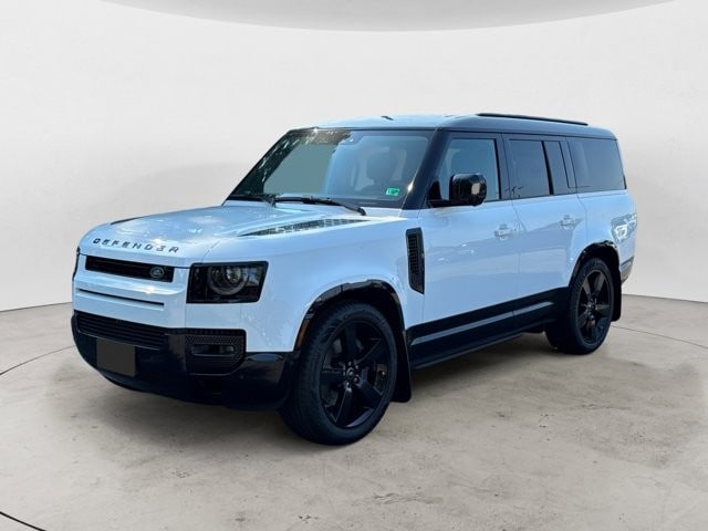 2025 Land Rover Defender 130 X-Dynamic SE P400's photo