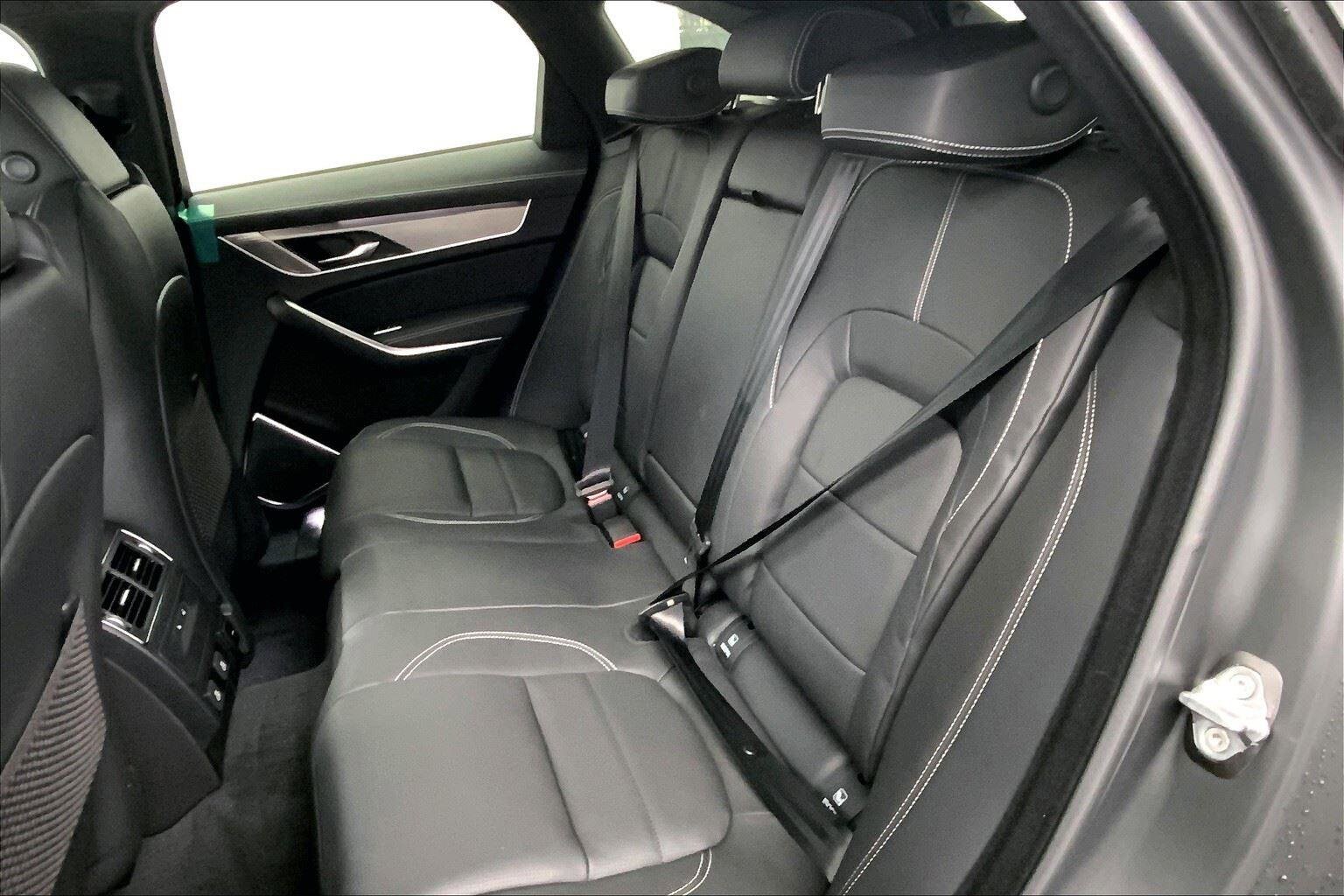 2026 Jaguar F-Pace R-Dynamic S - Photo 6