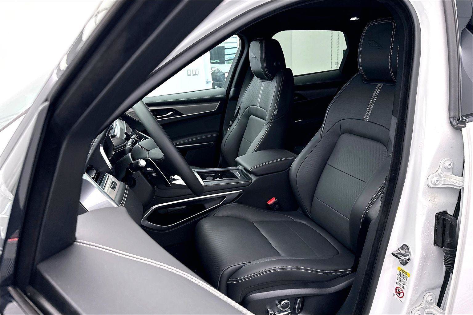 2026 Jaguar F-Pace R-Dynamic S - Photo 27