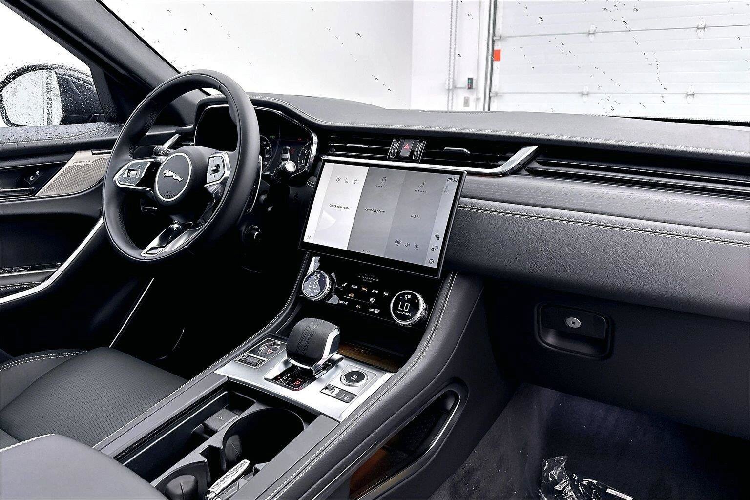 2026 Jaguar F-Pace R-Dynamic S - Photo 21