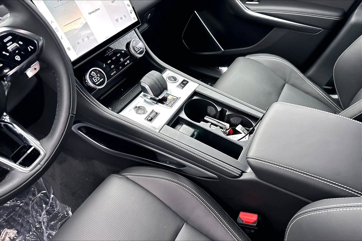 2026 Jaguar F-Pace R-Dynamic S - Photo 13